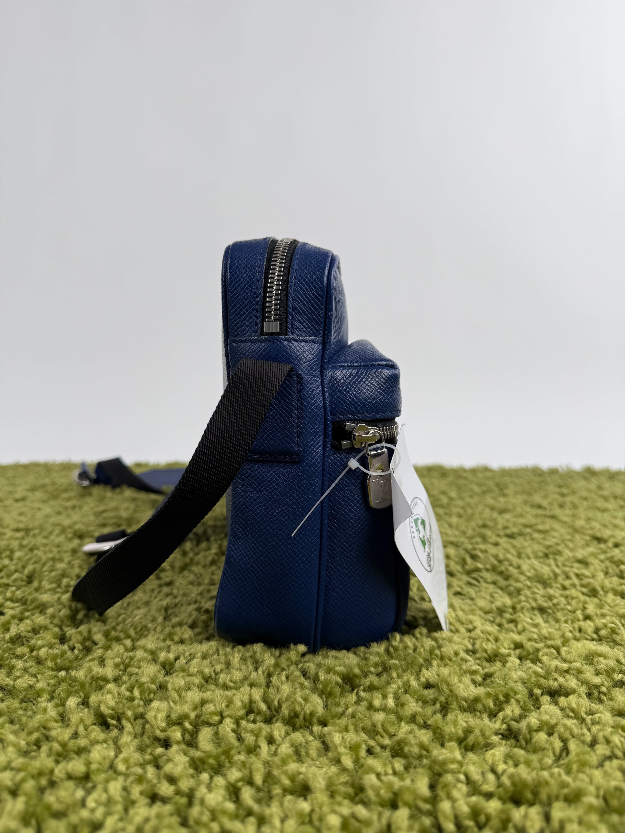 Borsello Outdoor Messenger Louis Vuitton in pelle Blu