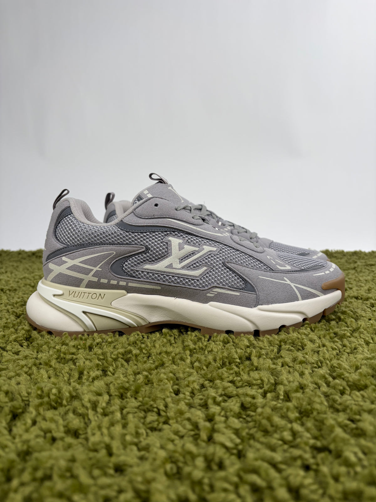 Louis Vuitton Tatic Runner Grigio 9