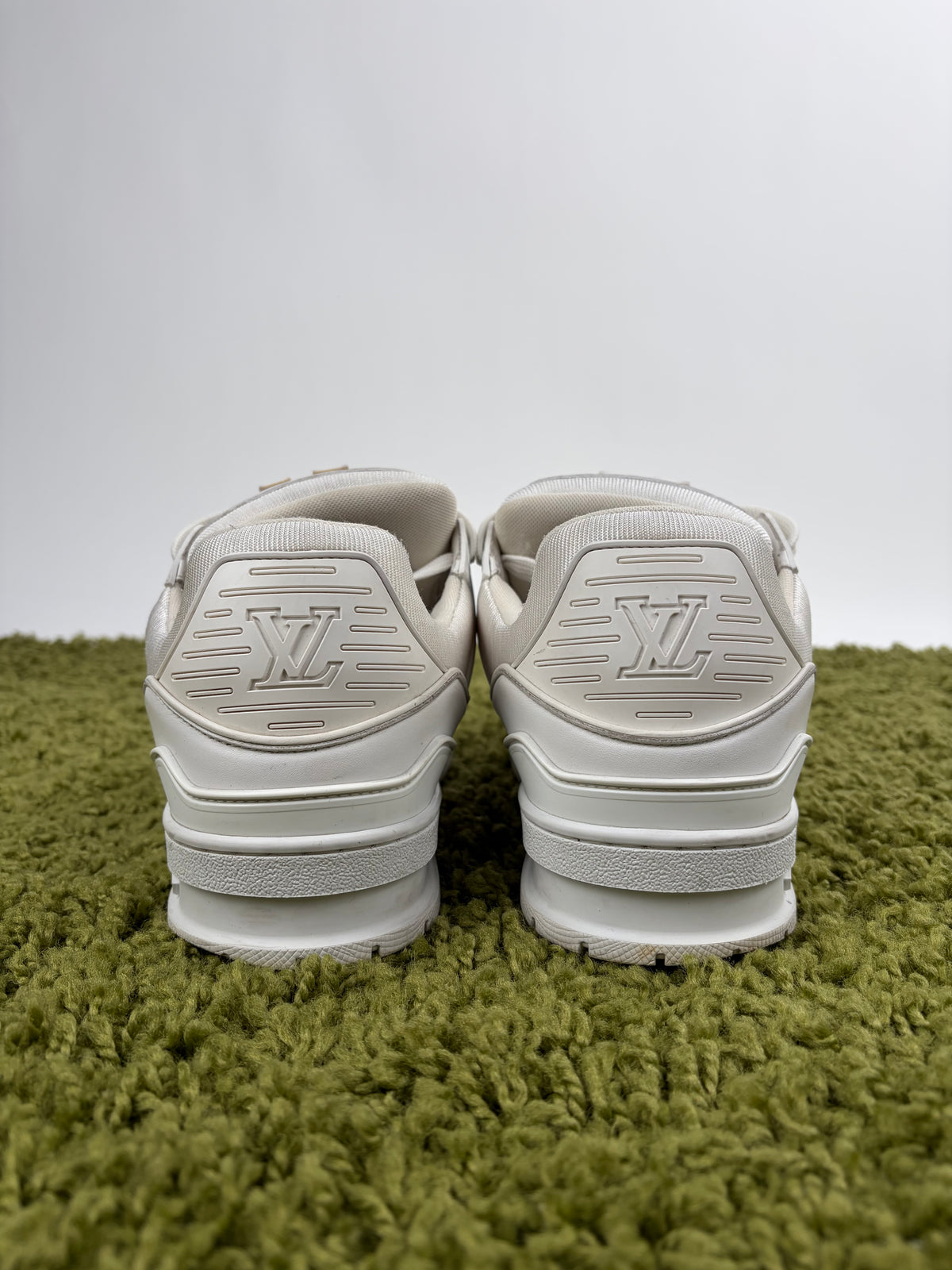 Louis Vuitton Trainer Bianca 8.5