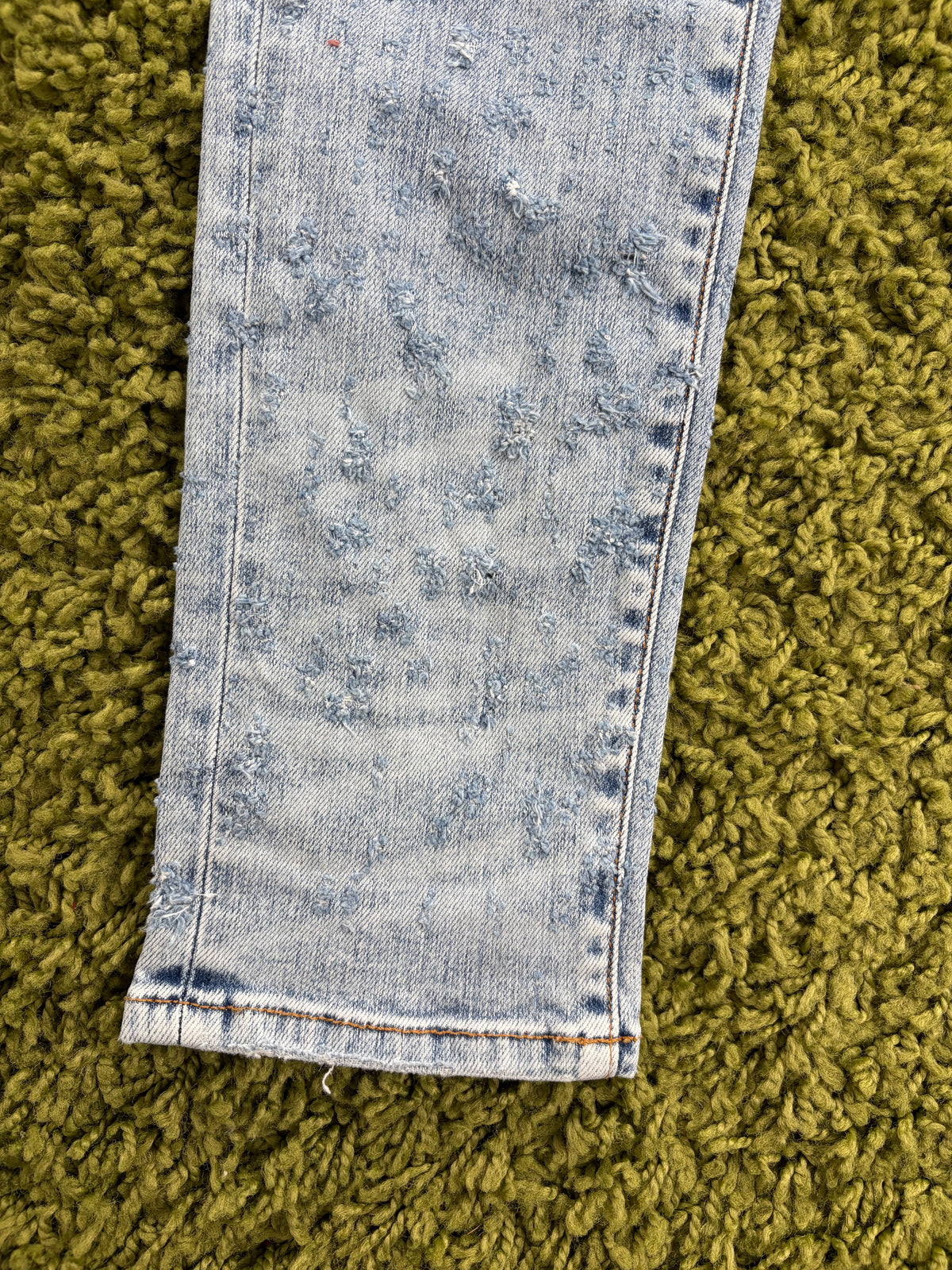 Jeans Amiri Distressed in Denim 30