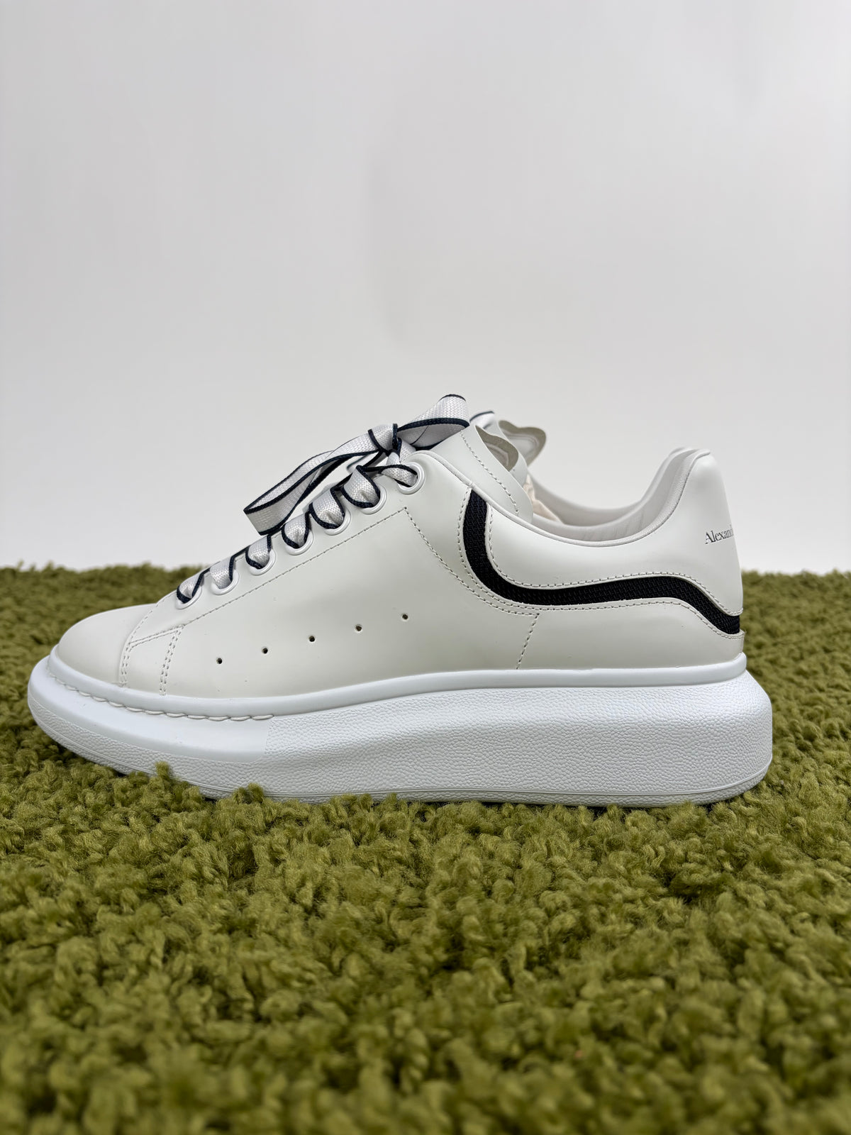 Alexander McQueen Sneakers 39