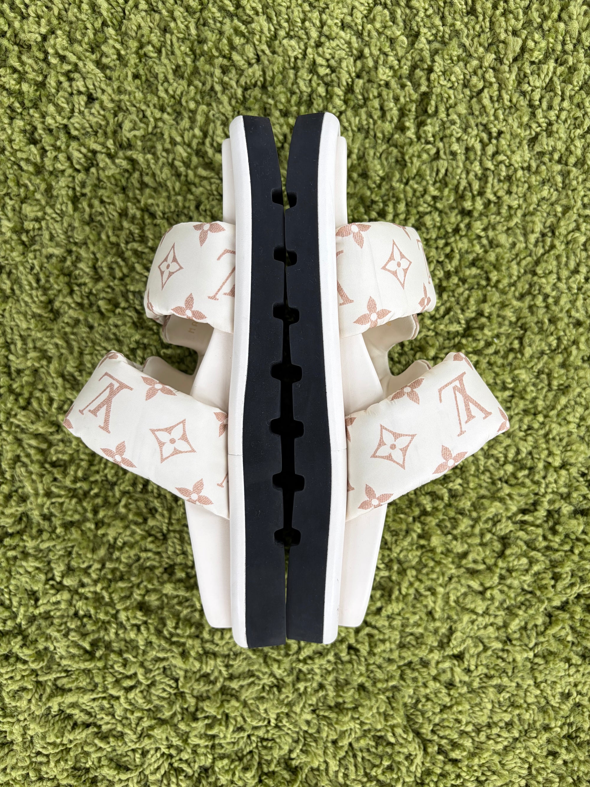 Sandali Louis Vuitton Size 39 beige