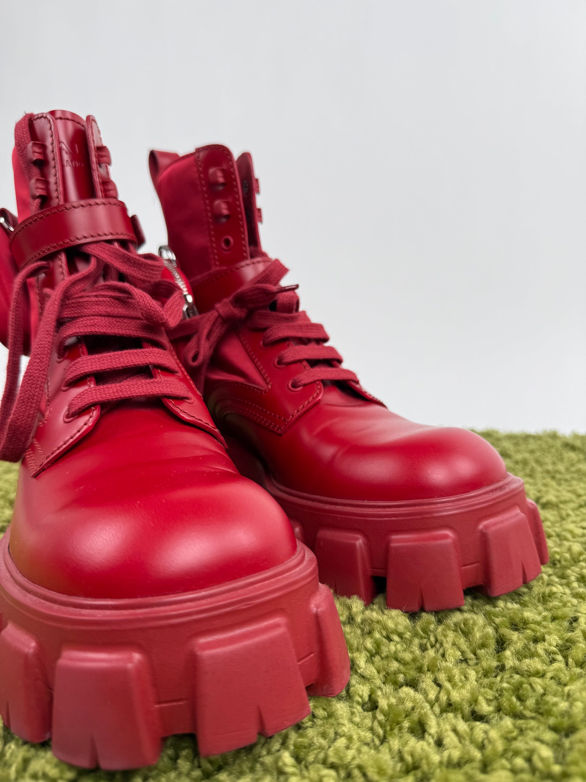 Prada Monolith in Pelle Rossa 8.5=42.5