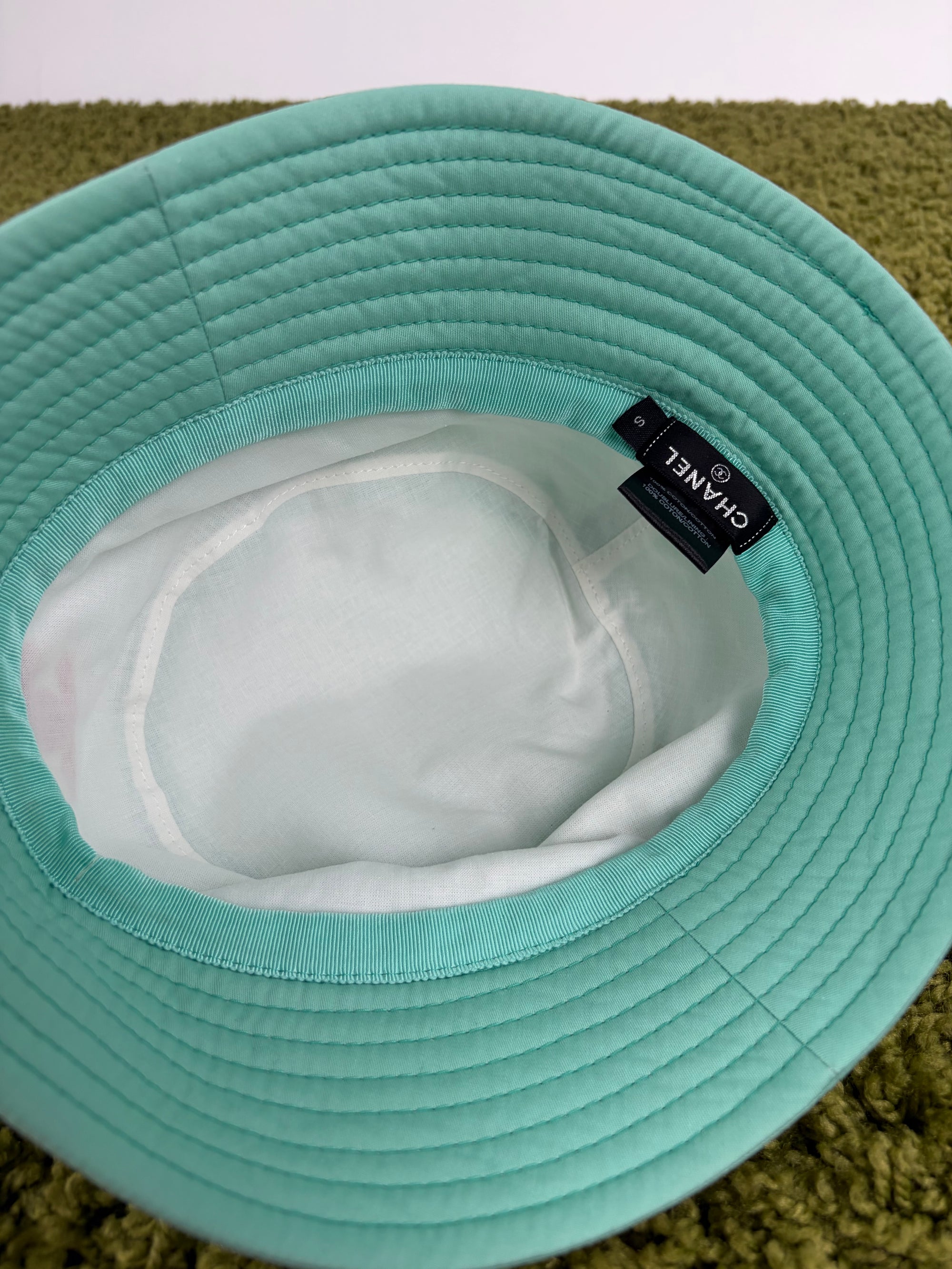 Cappello Chanel verde acqua