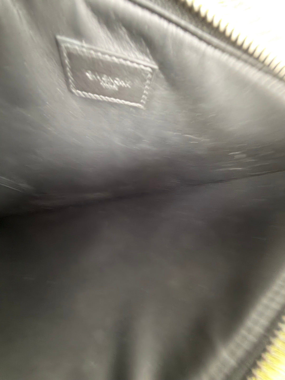 Pochette Givenchy Leo in pelle Nero