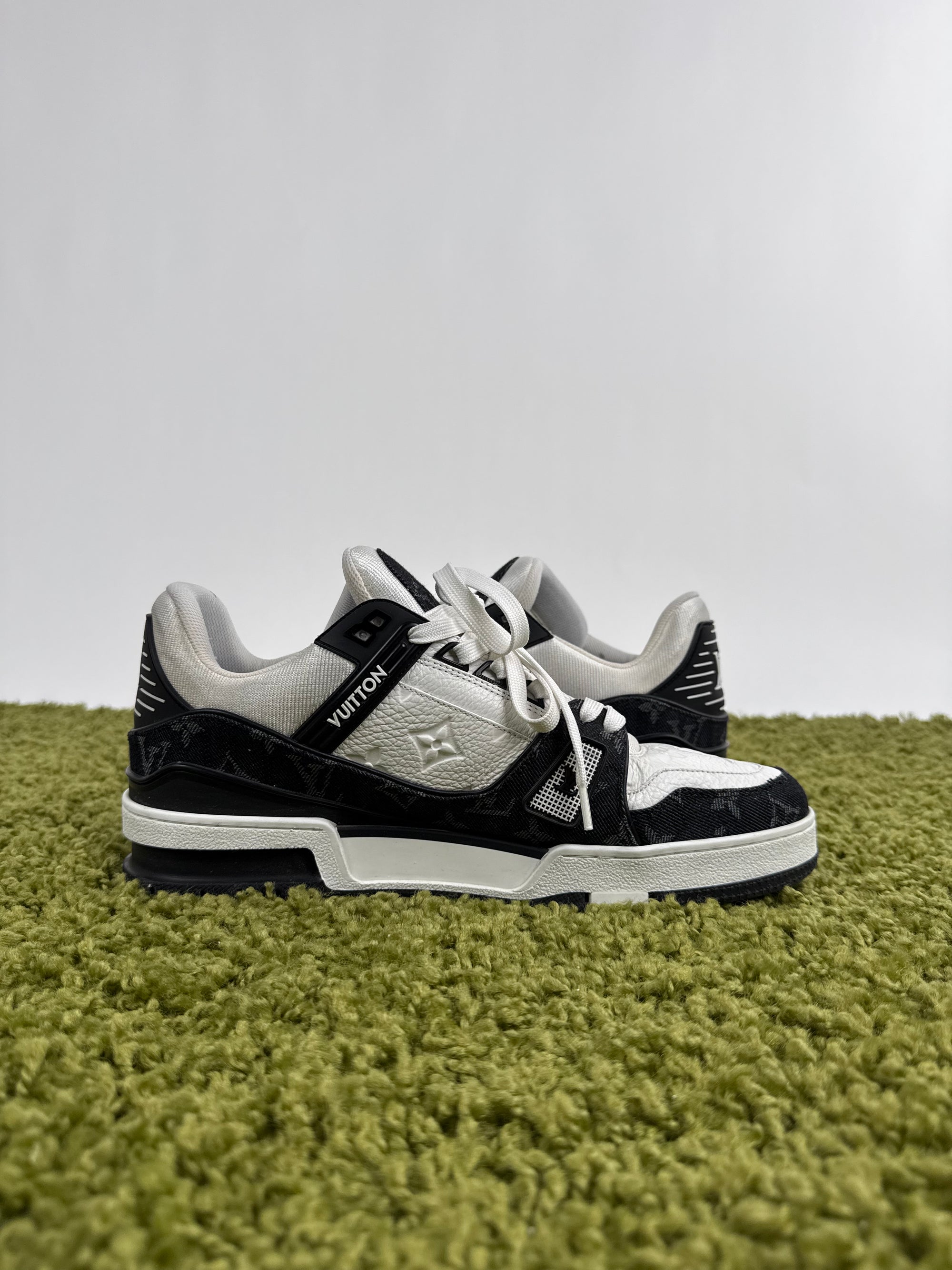 Louis Vuitton Trainer 42.5 veste 43.5