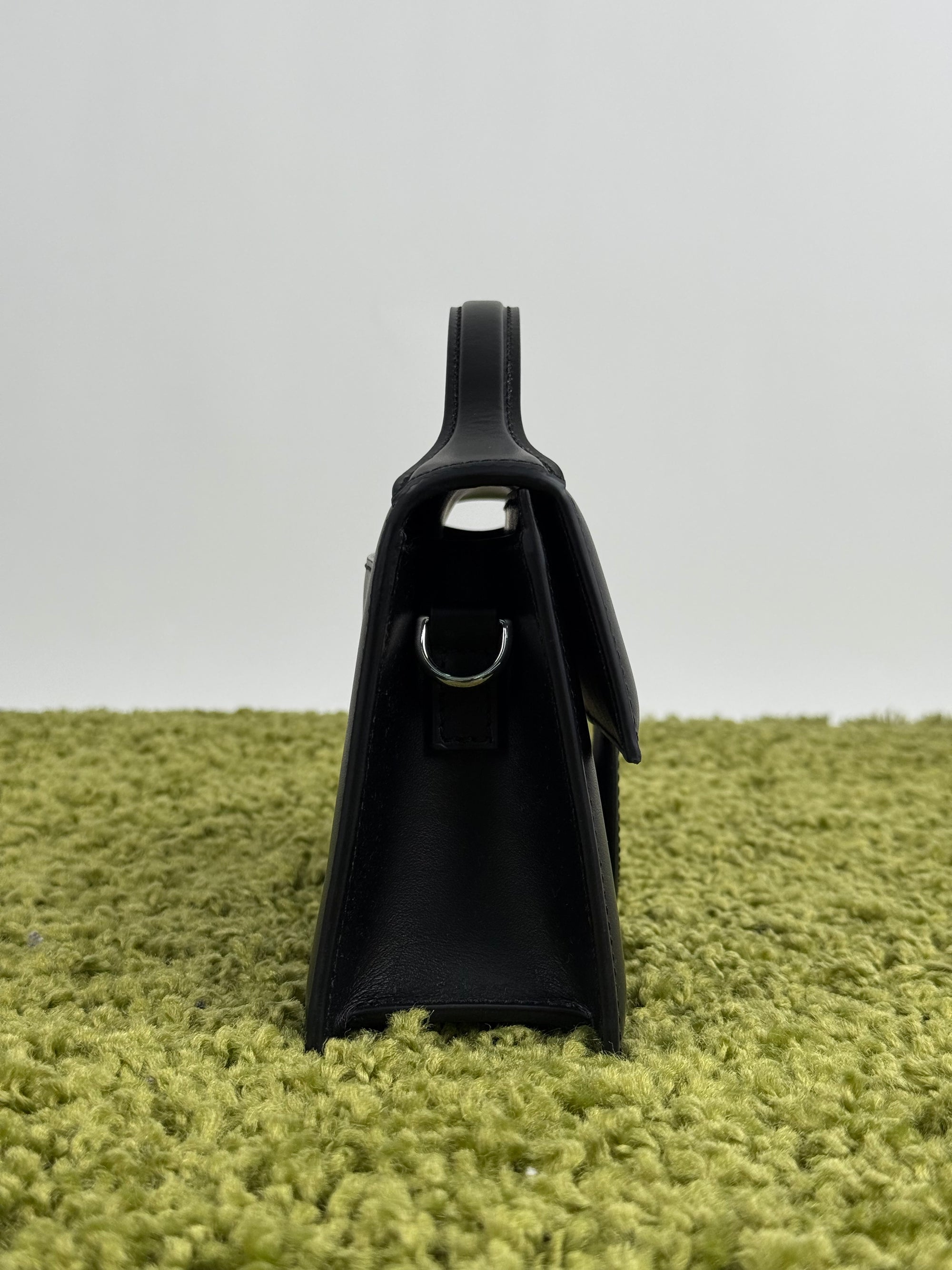Jacquemus la grande bambino nera