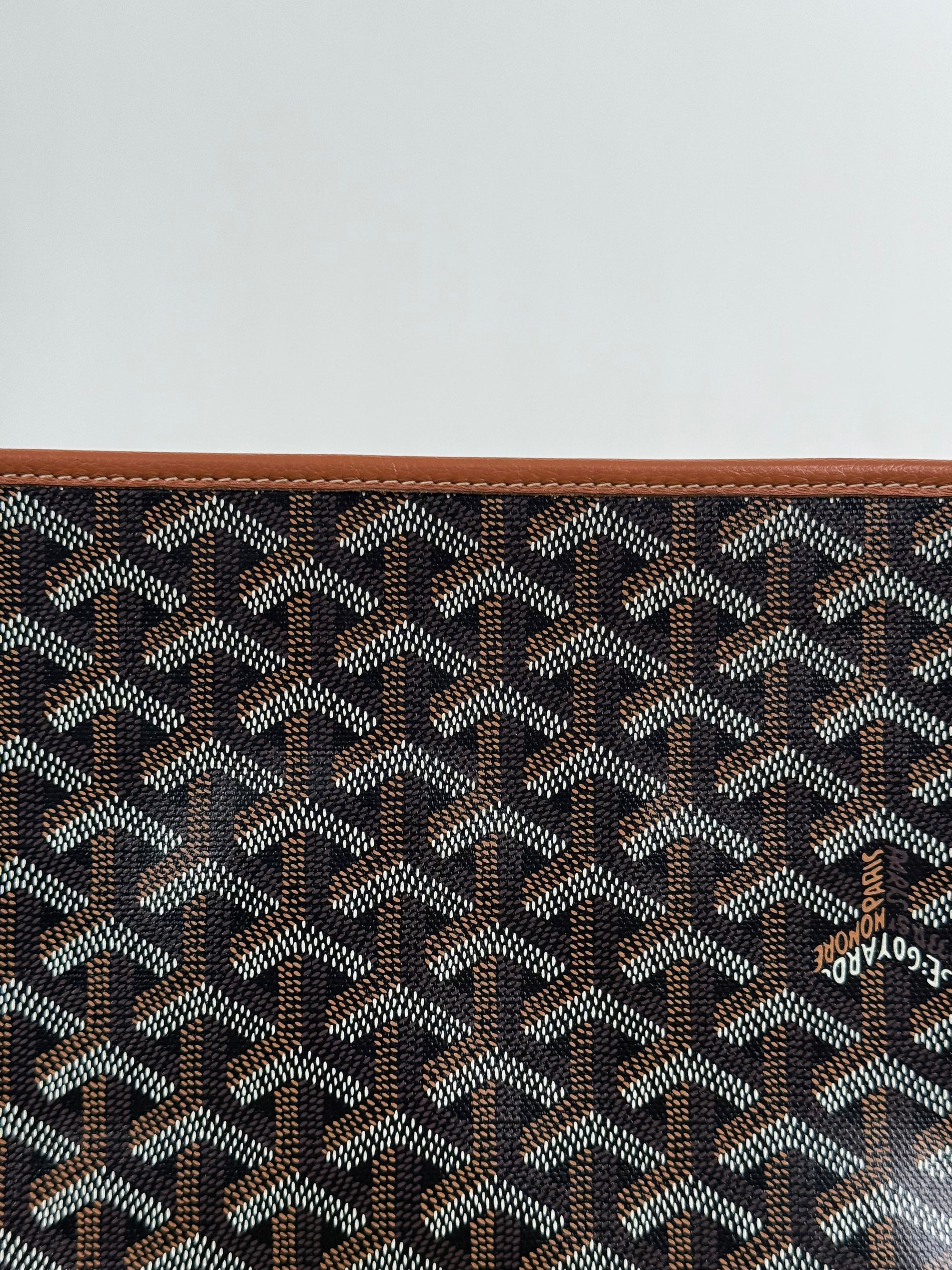 Pochette Goyard Jouvence in tela Goyardine nera con profili marroni