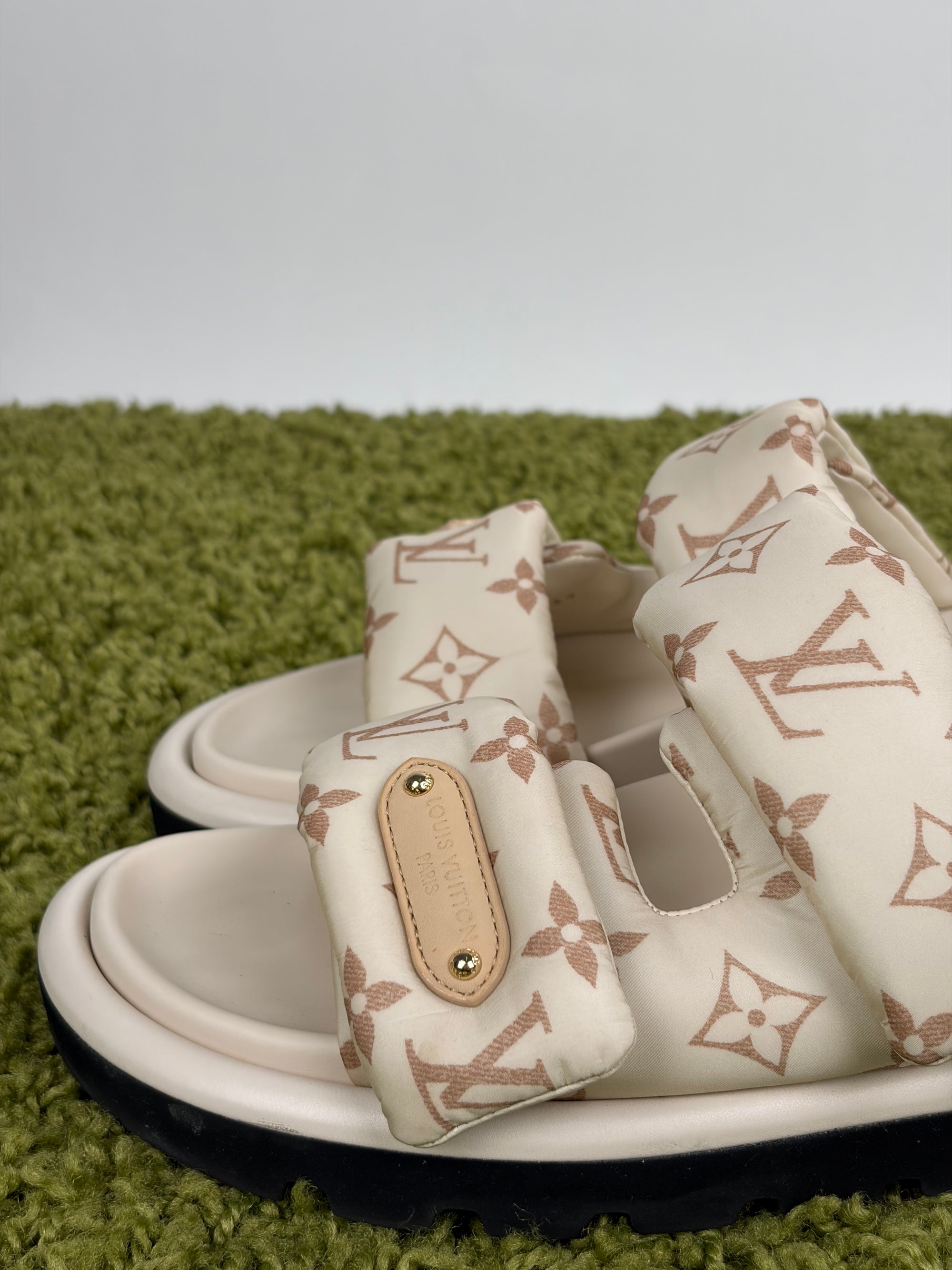 Sandali Louis Vuitton Size 39 beige