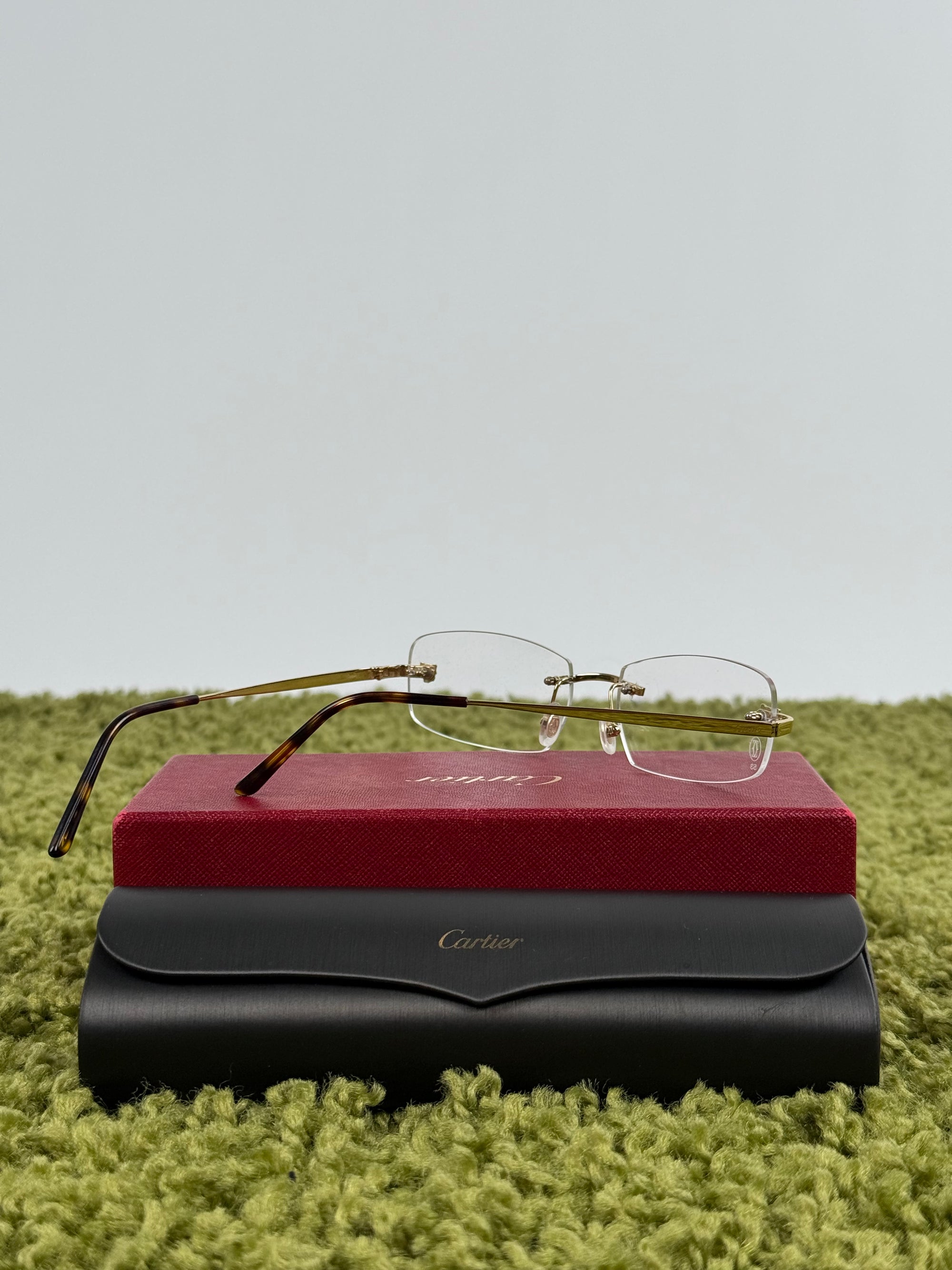 Occhiali Cartier con montatura dorata