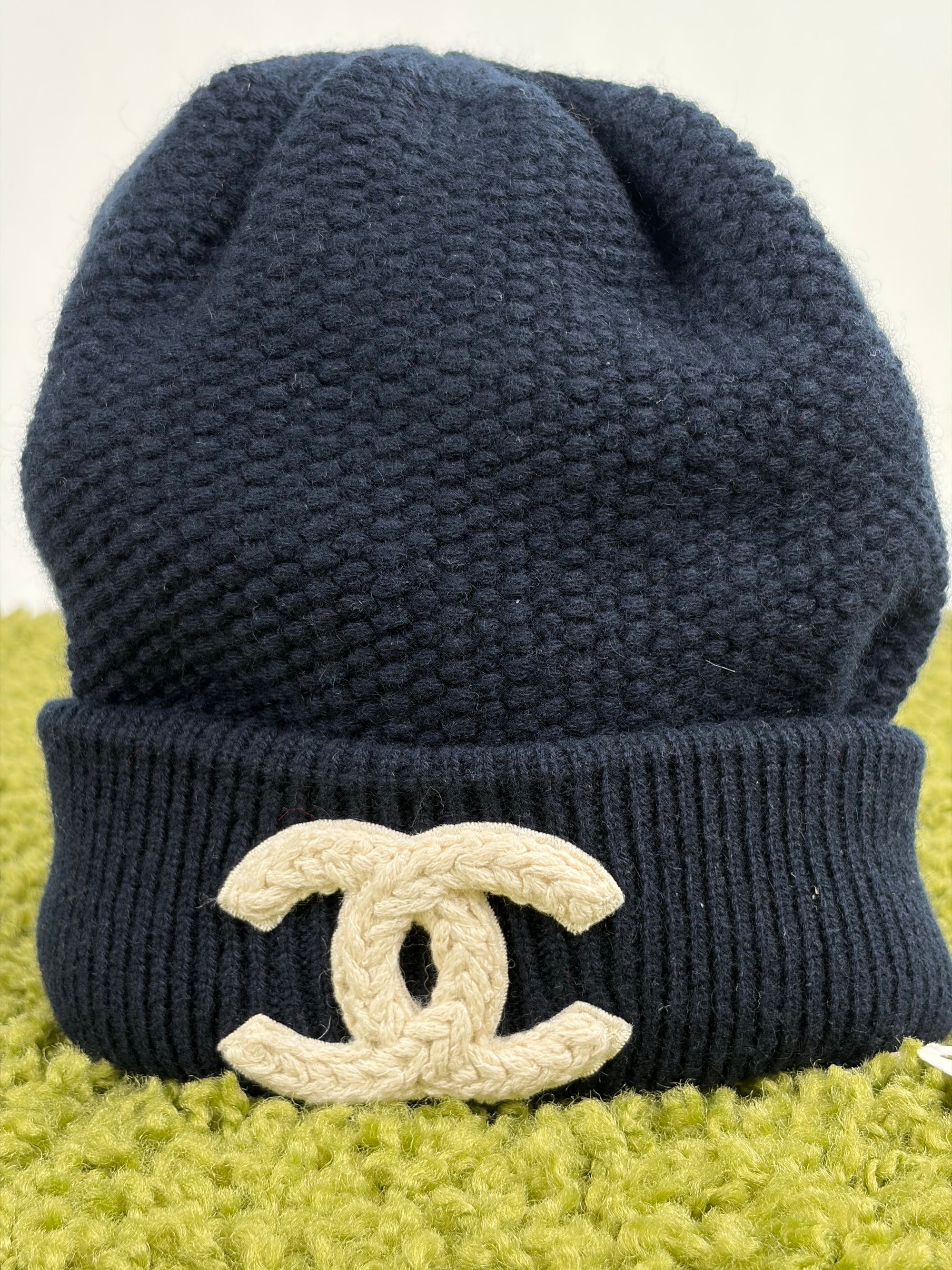 Cappello Chanel blu e bianco