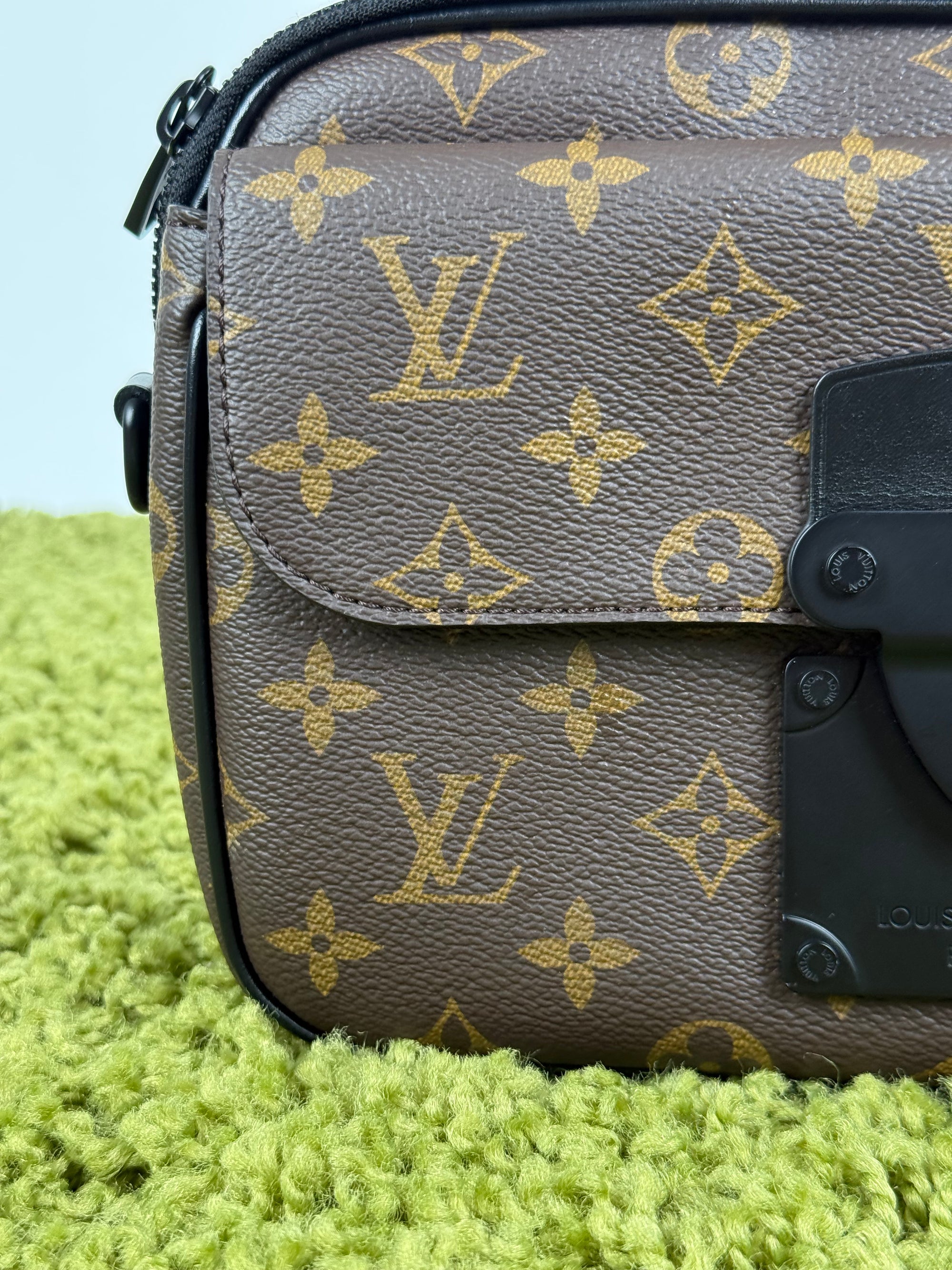 Borsa Messenger S Lock Louis Vuitton Marrone