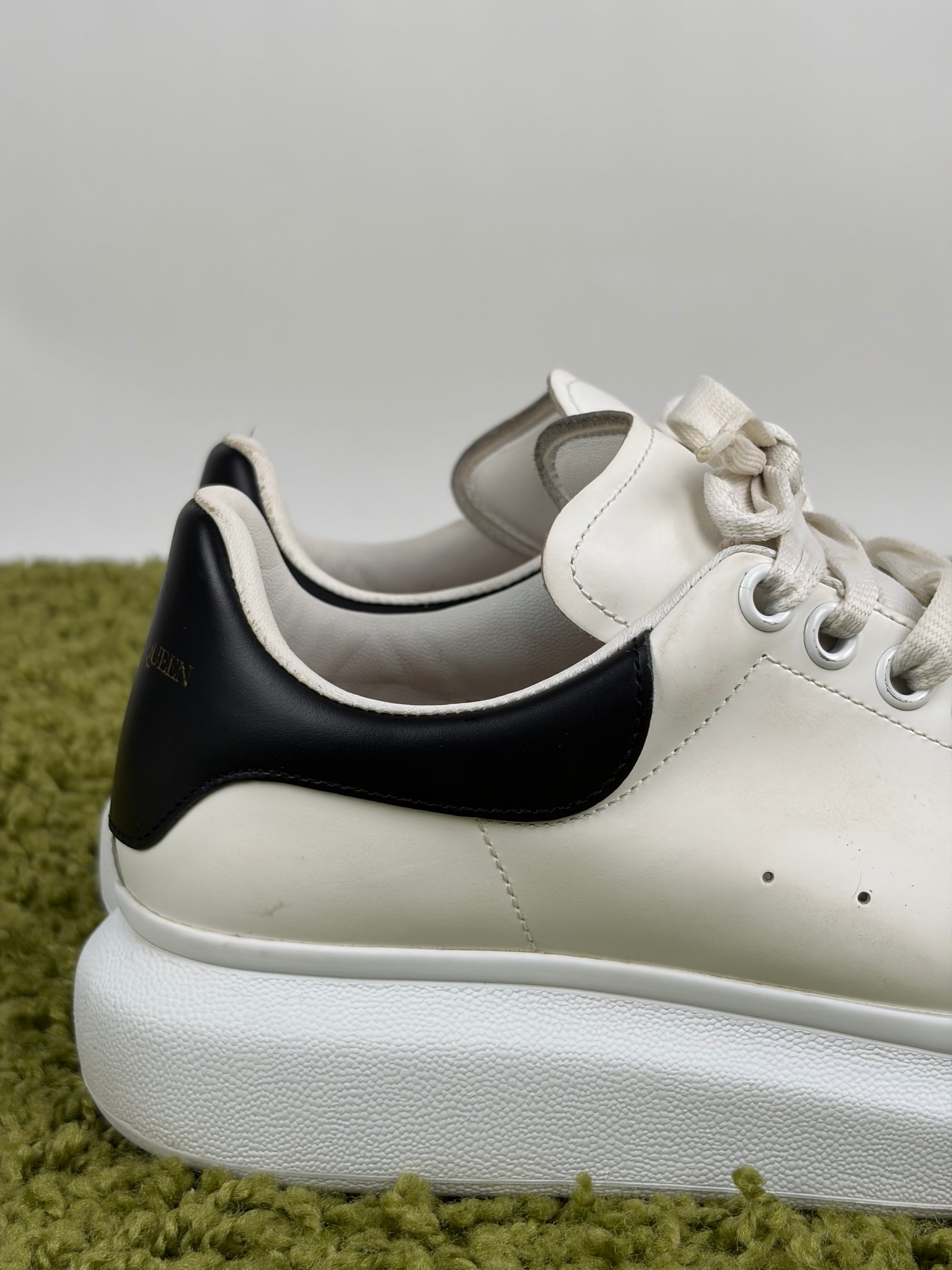 Mcqueen Size 39 bianche e nere