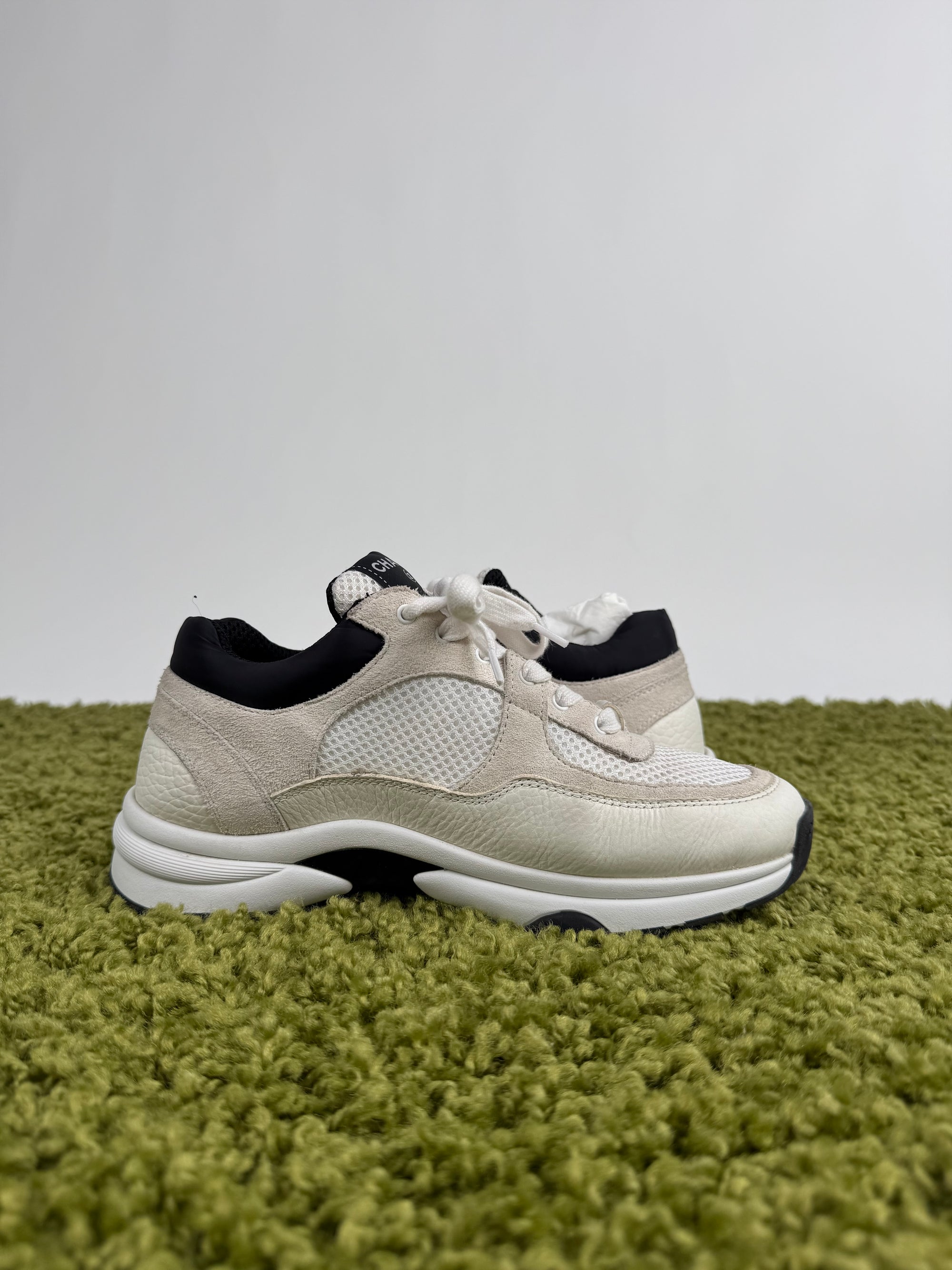 Chanel Low Top Trainer Bianca 37.5