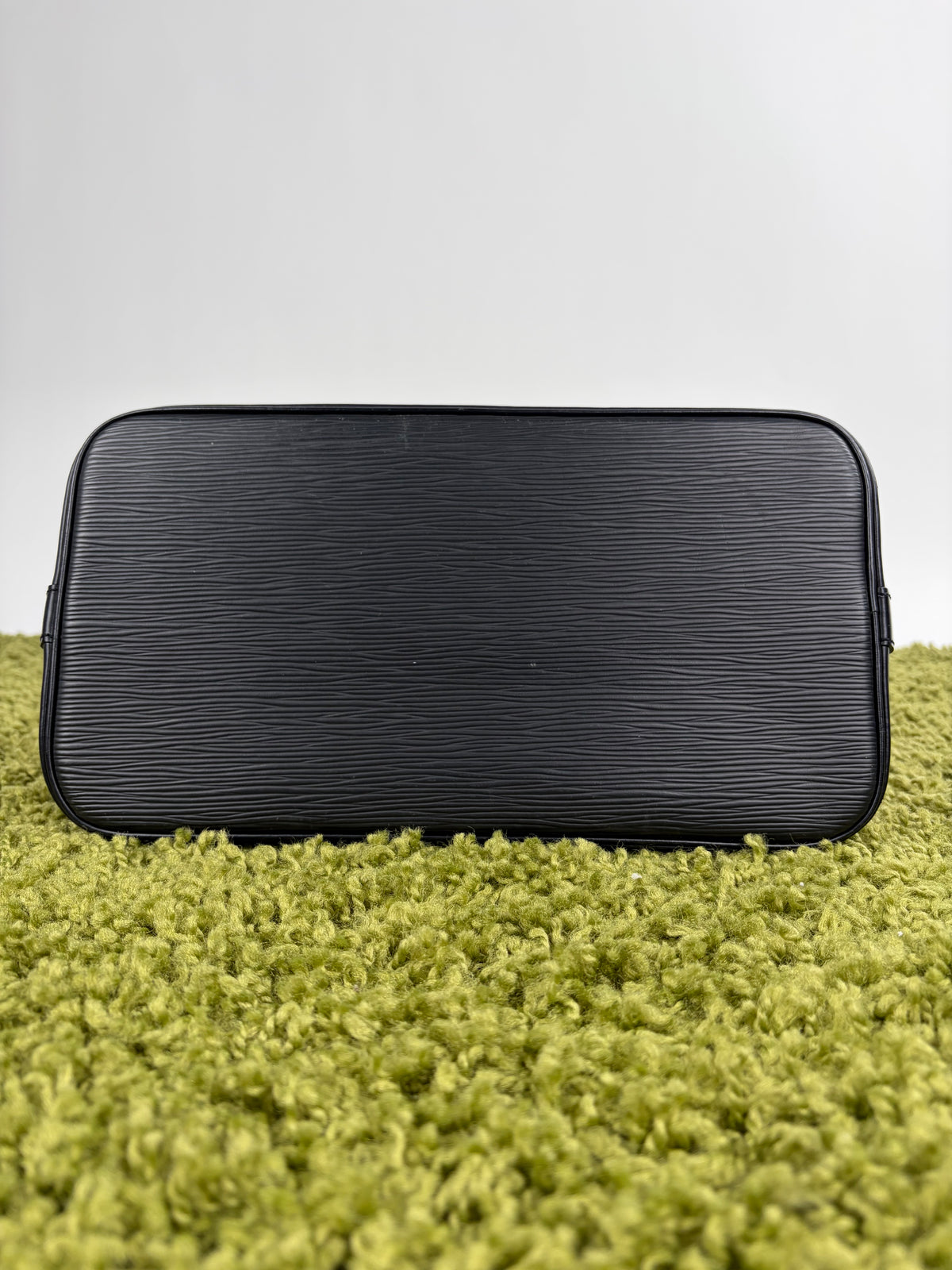 Borsa Alma PM in pelle epi Louis Vuitton Nero