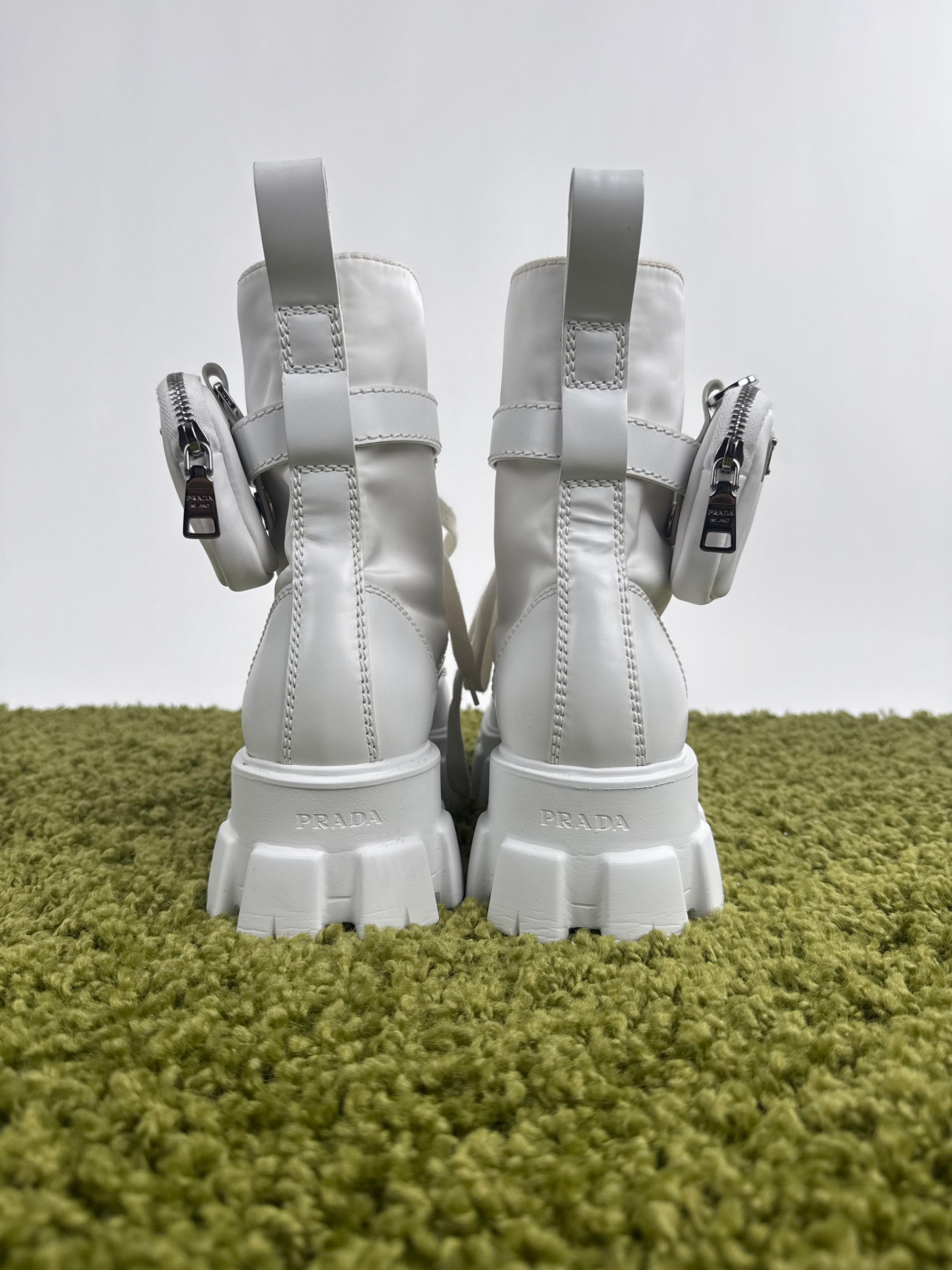 Prada Monolith in pelle bianca 43