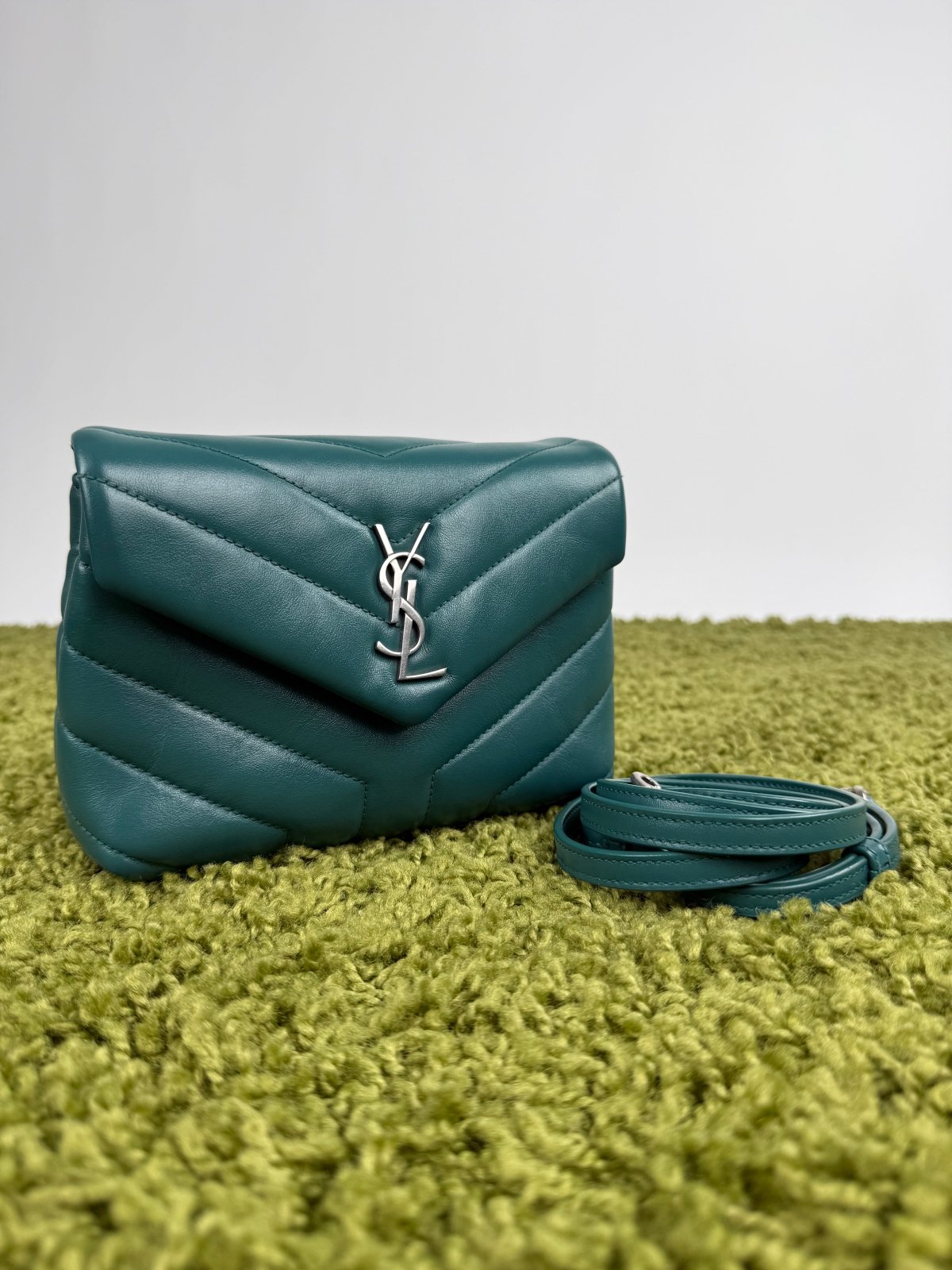 Borsa a tracolla Saint Laurent Toy LouLou Verde - Second Hand Di Fiore