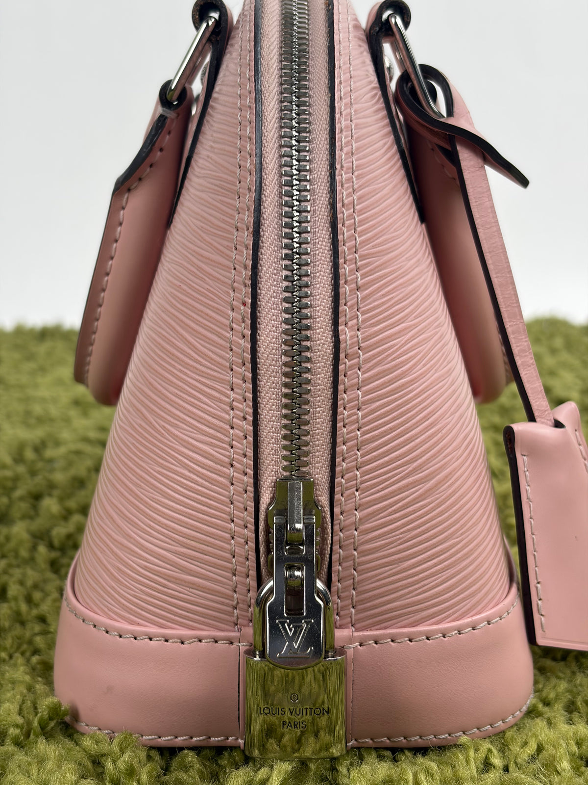 Borsa Louis Vuitton Alma BB Rosa