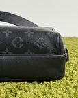 Borsa Outdoor Messenger Monogram Eclipse Taiga Louis Vuitton Nera