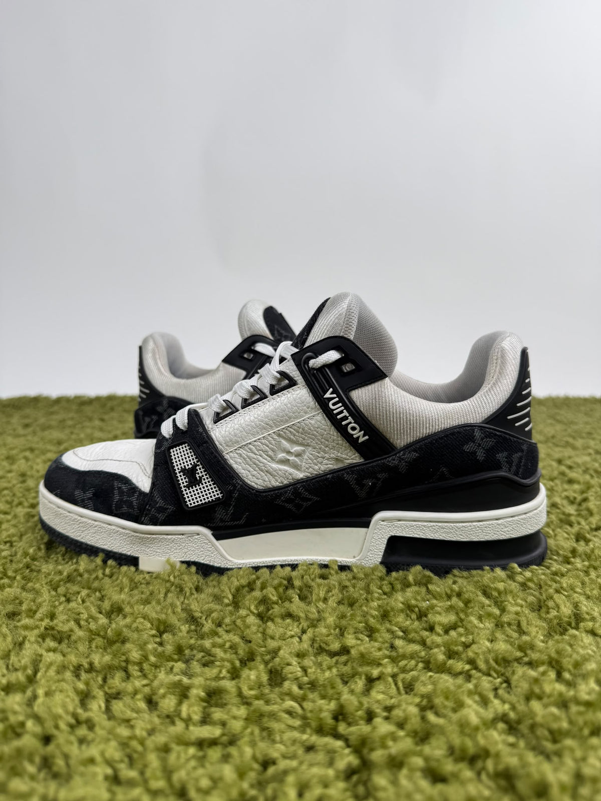 Louis Vuitton Trainer in Denim Nero 6.5