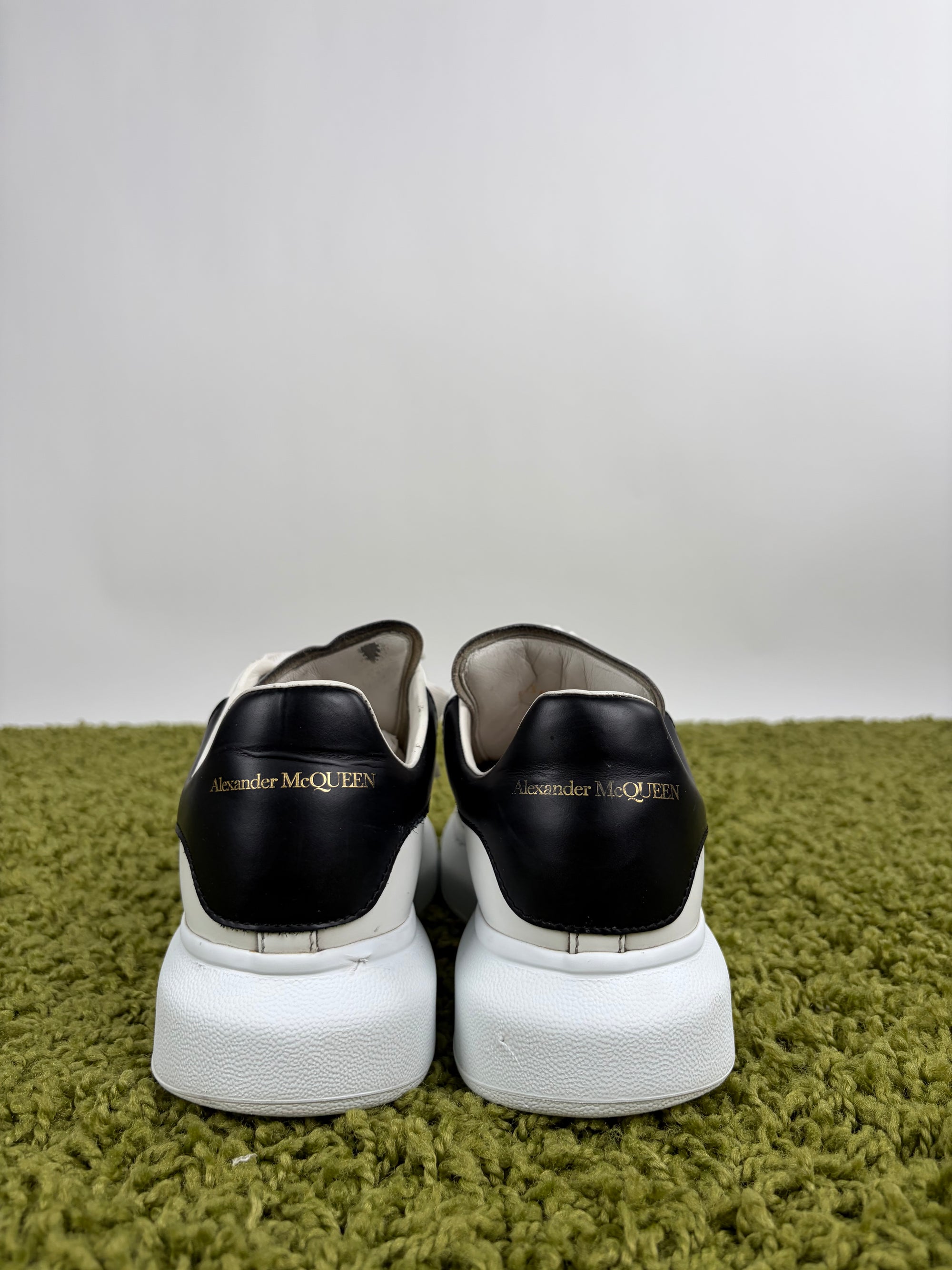 Mcqueen Size 39 bianche e nere