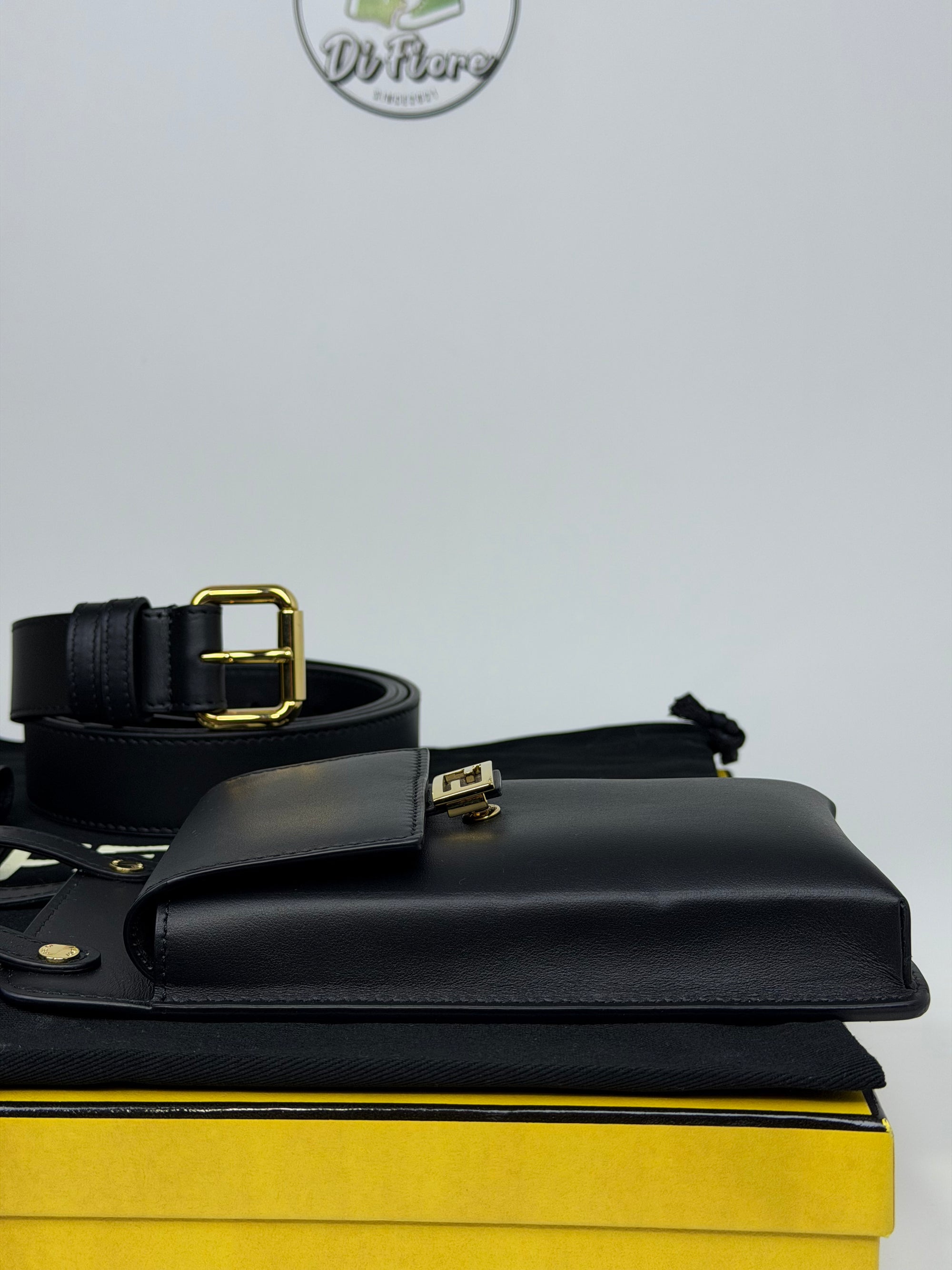 Cintura Fendi con portafogli nera