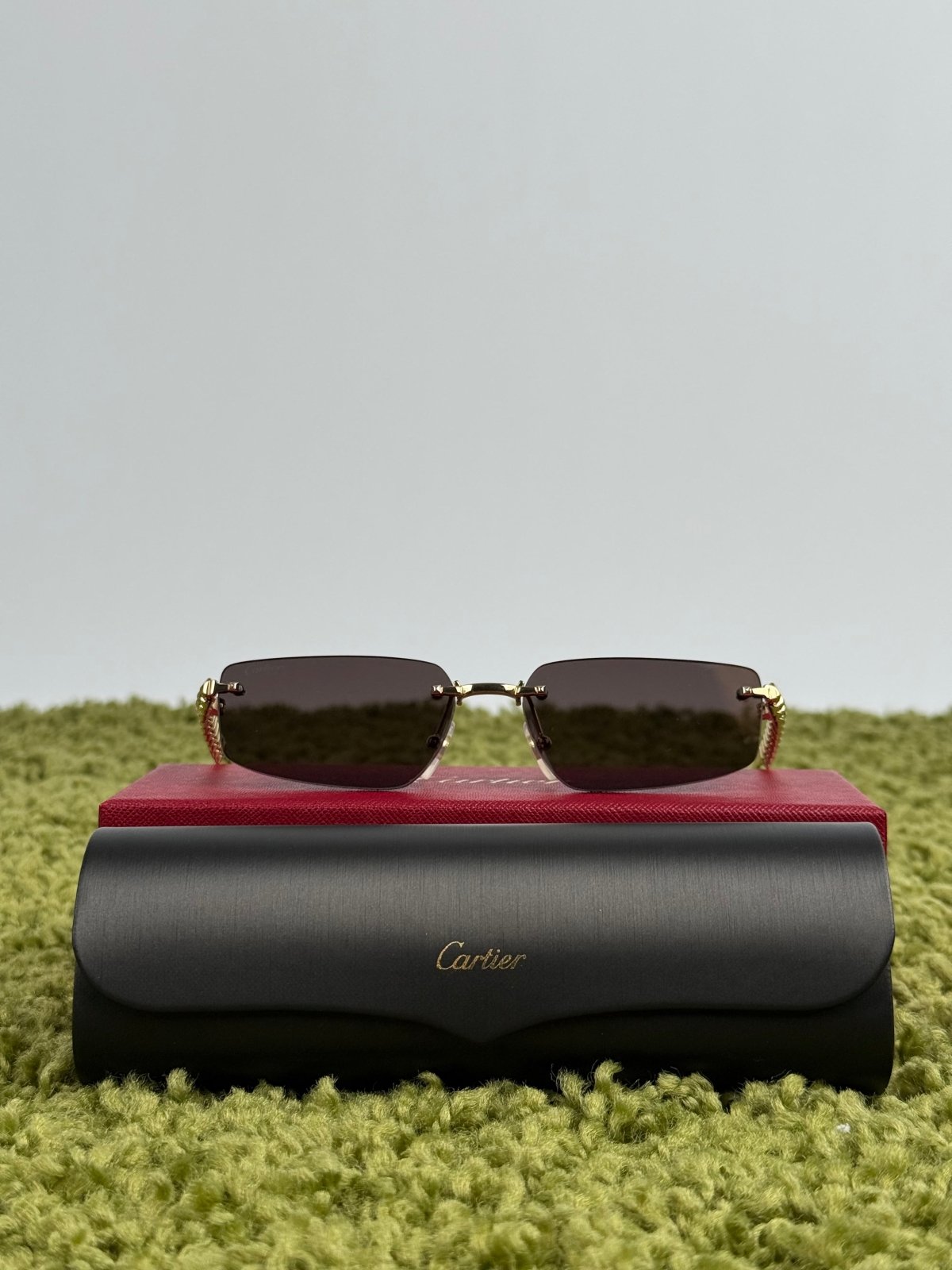 Occhiali Cartier CT0544S con motivo a borchie Clash Sulle aste oro - Second Hand Di Fiore