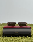 Occhiali Cartier CT0544S con motivo a borchie Clash Sulle aste oro
