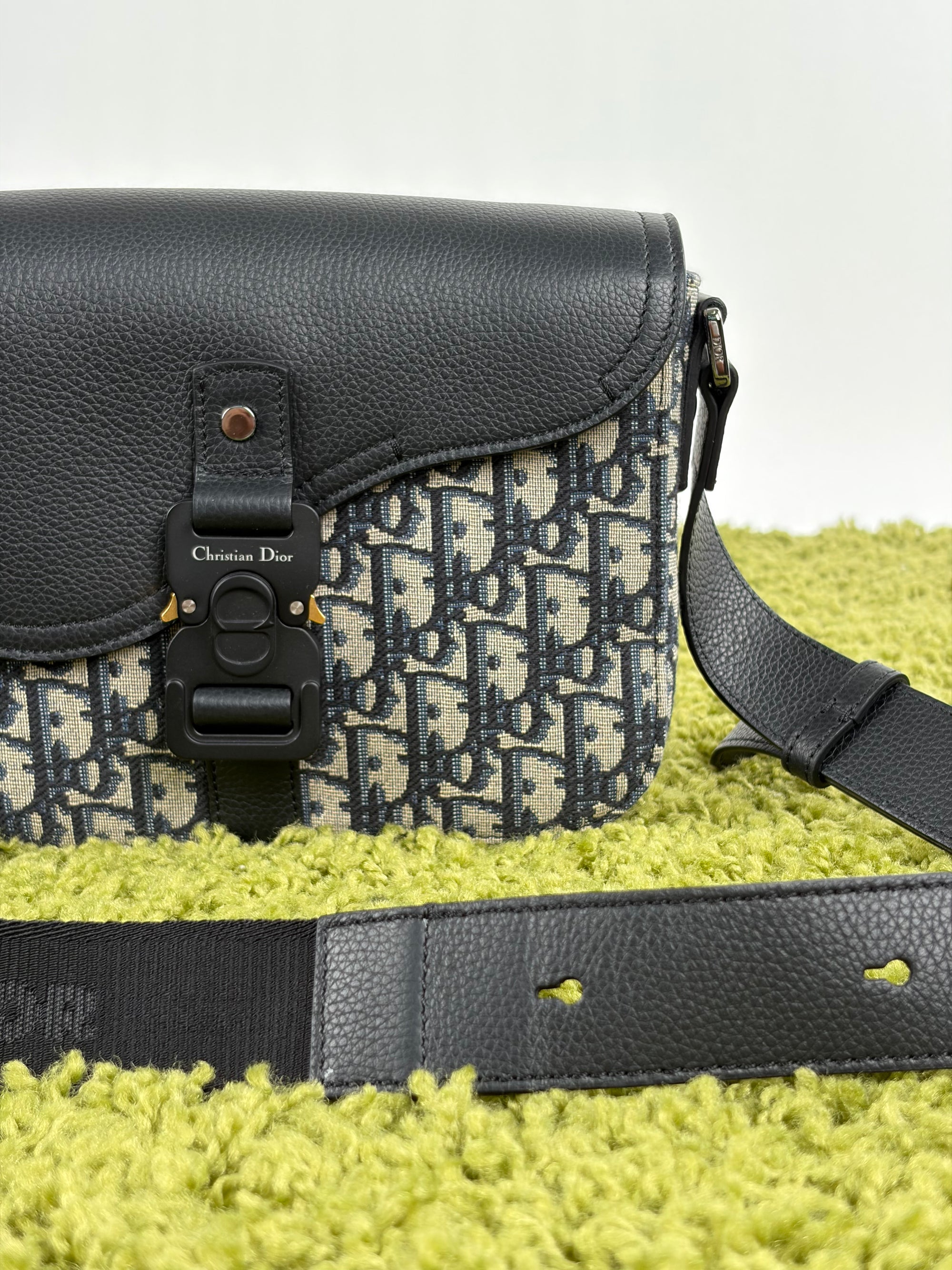 Borsello Dior Monogram blu e grigio