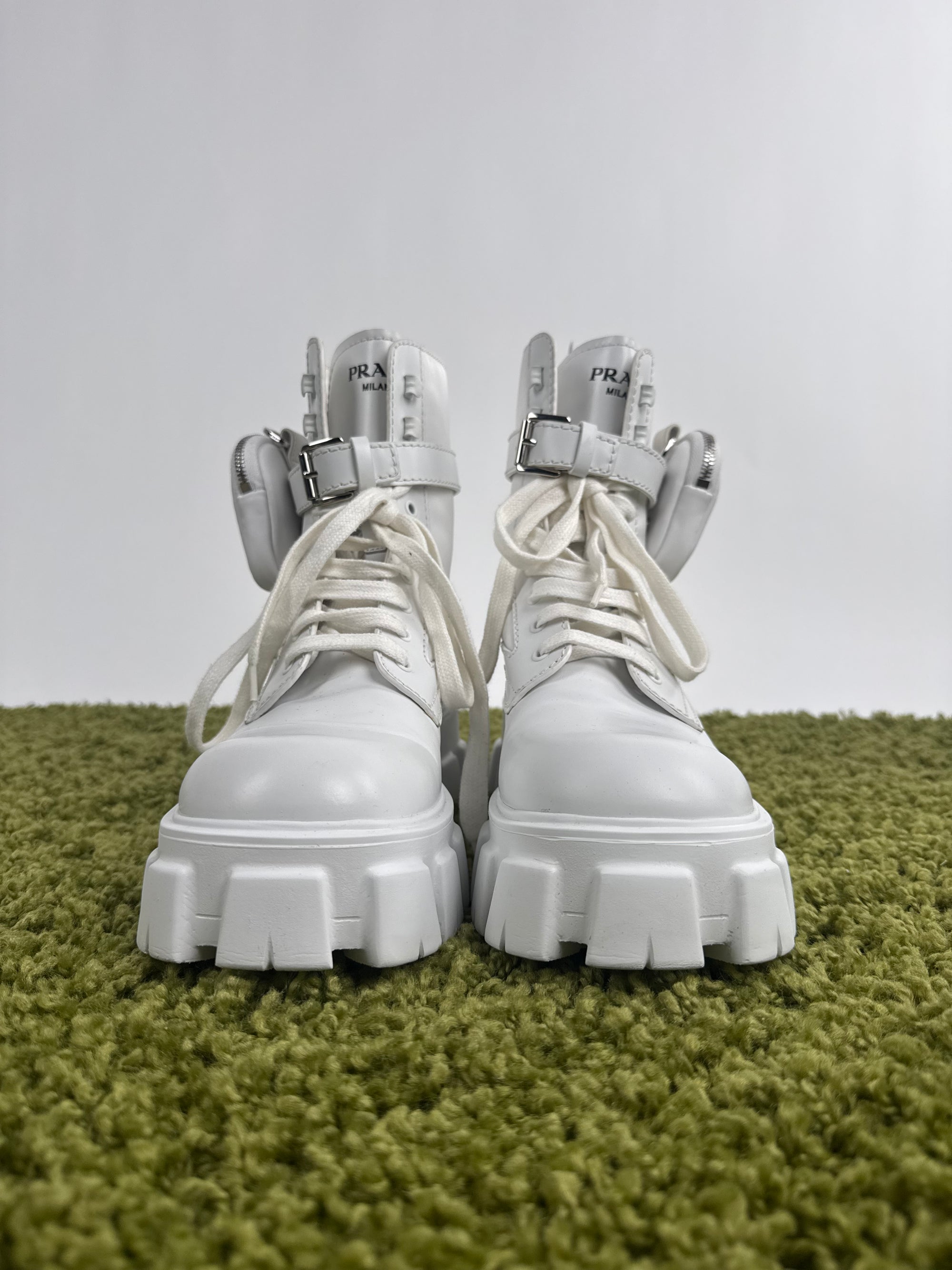 Prada Monolith in pelle bianca 43