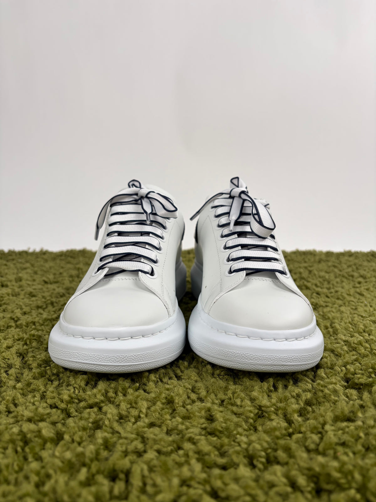 Alexander McQueen Sneakers 39