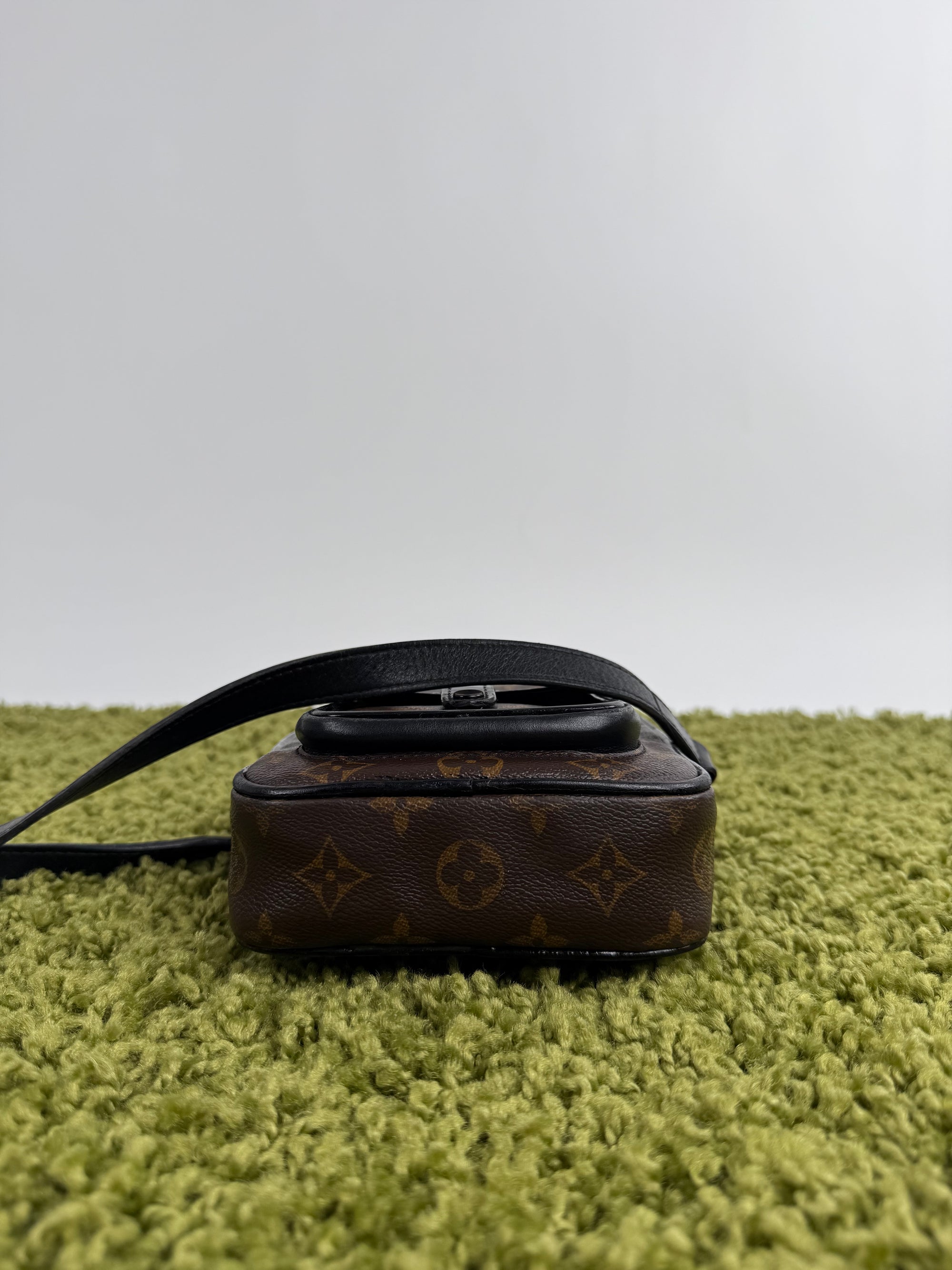 tracolla Louis Vuitton Christopher Wearable Wallet in tela Monogram Macassar