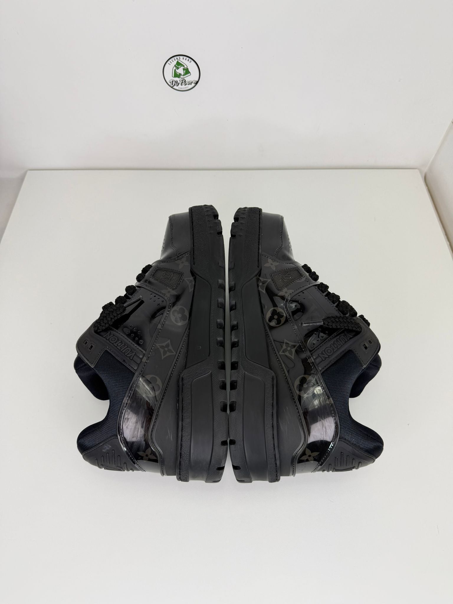 Louis Vuitton trainer maxi Size 9=43 veste 44/44.5 nera