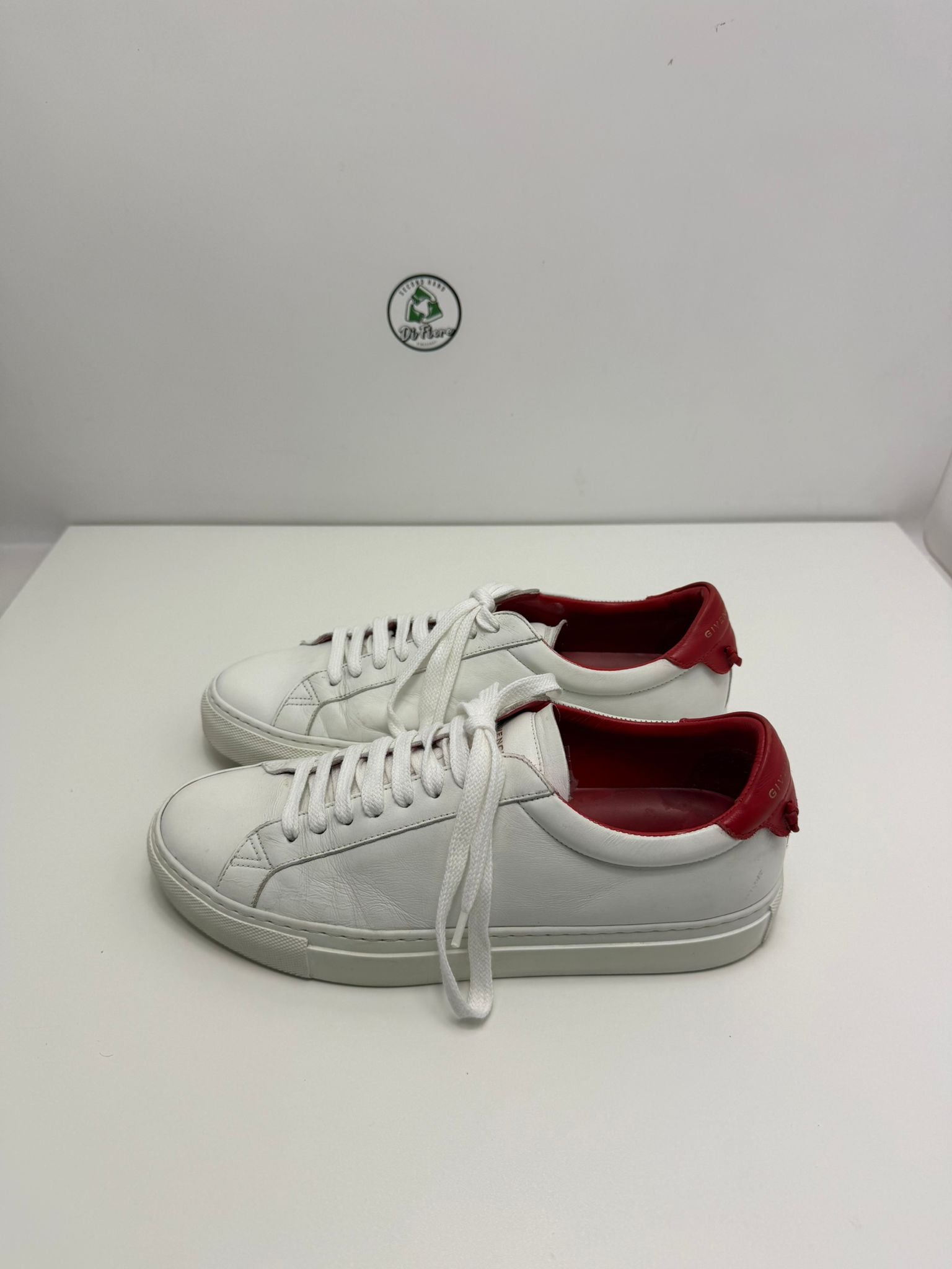 Givenchy Size 39 bianche e rosse