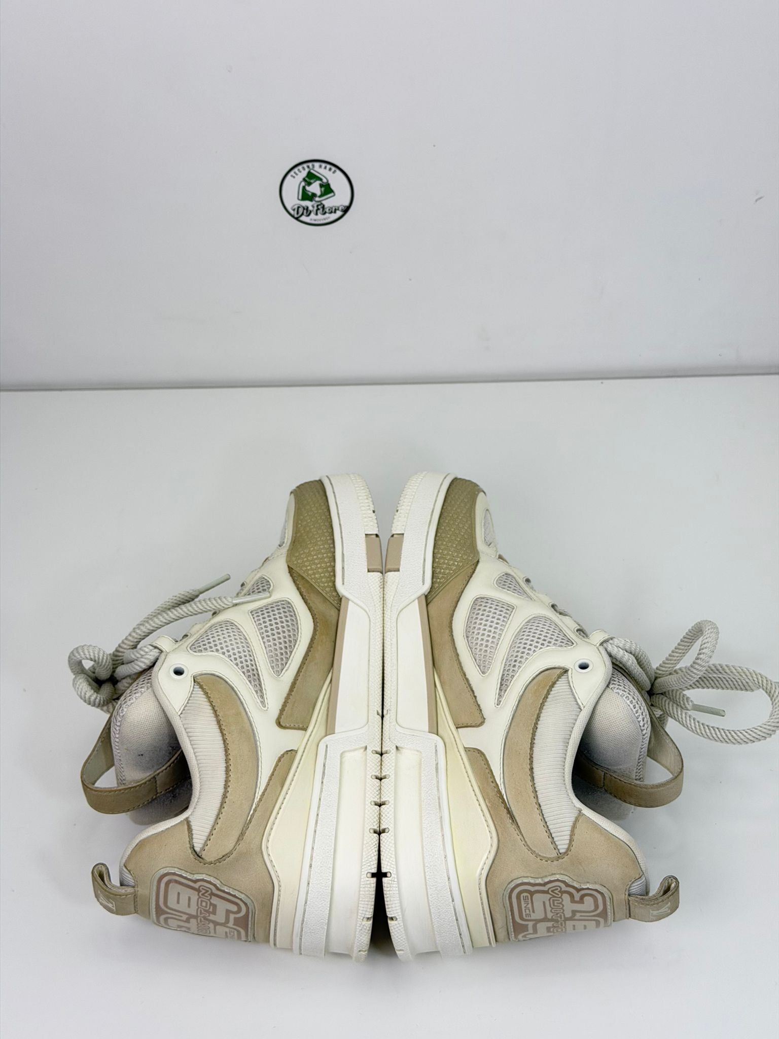 Louis Vuitton skate Size 8=42 veste 43 bianca e beige