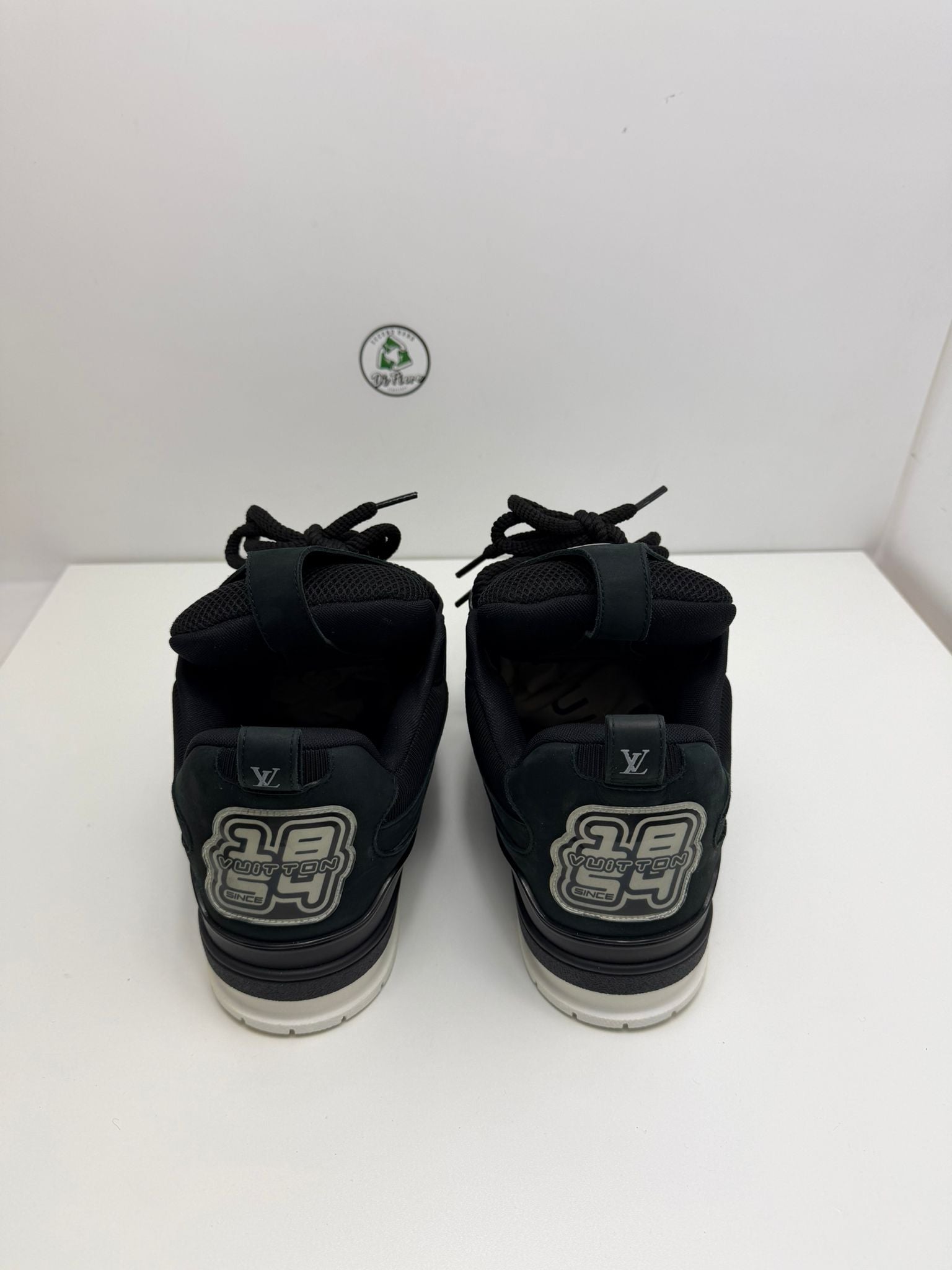 Louis Vuitton skate Size 11=45 veste 46 nera