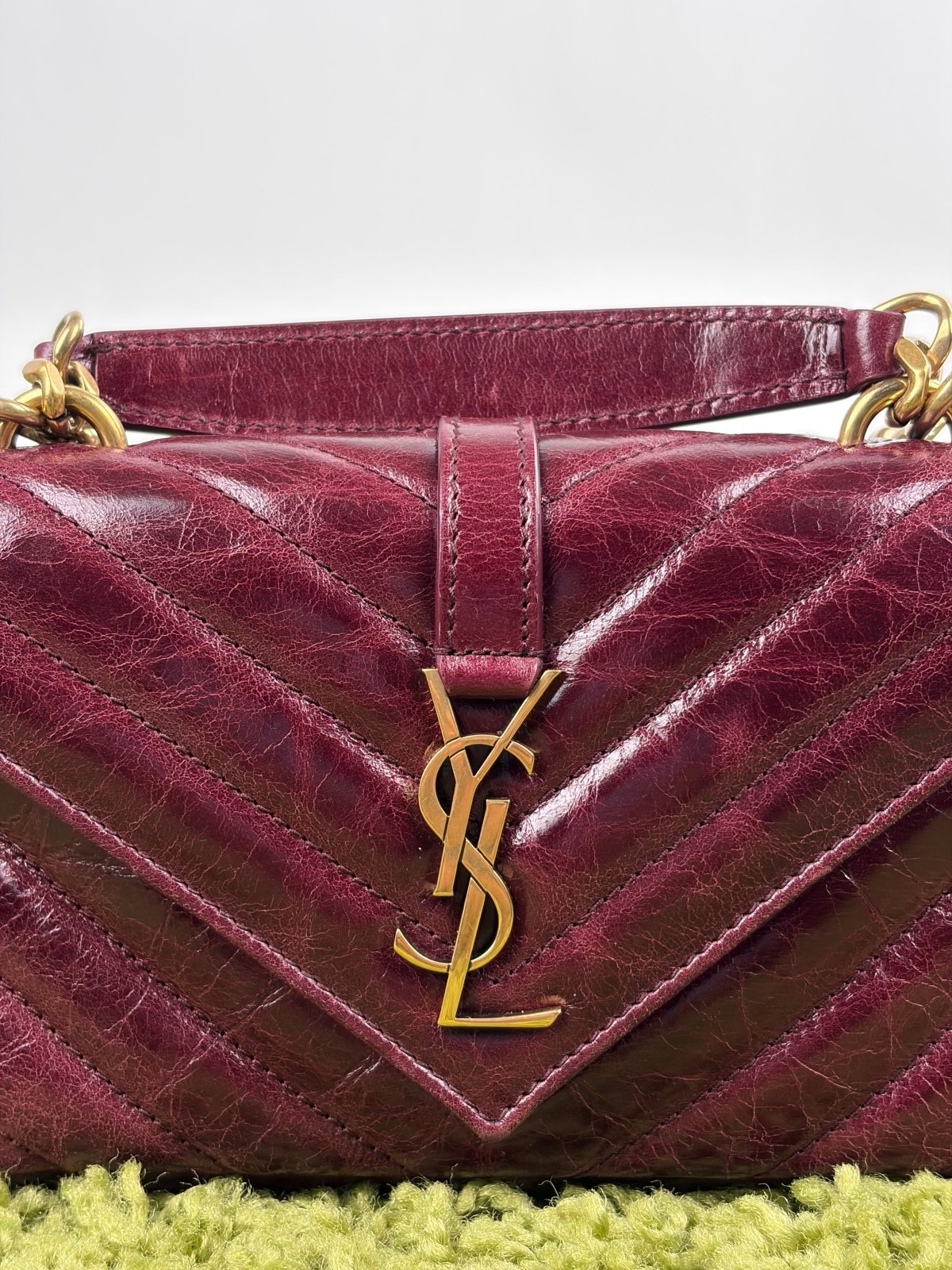 Borsa Yves Saint Laurent College Mini in Pelle Lucida Bordeaux - Second Hand Di Fiore