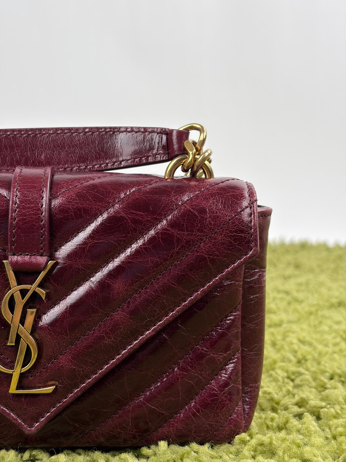 Borsa Yves Saint Laurent College Mini in Pelle Lucida Bordeaux - Second Hand Di Fiore