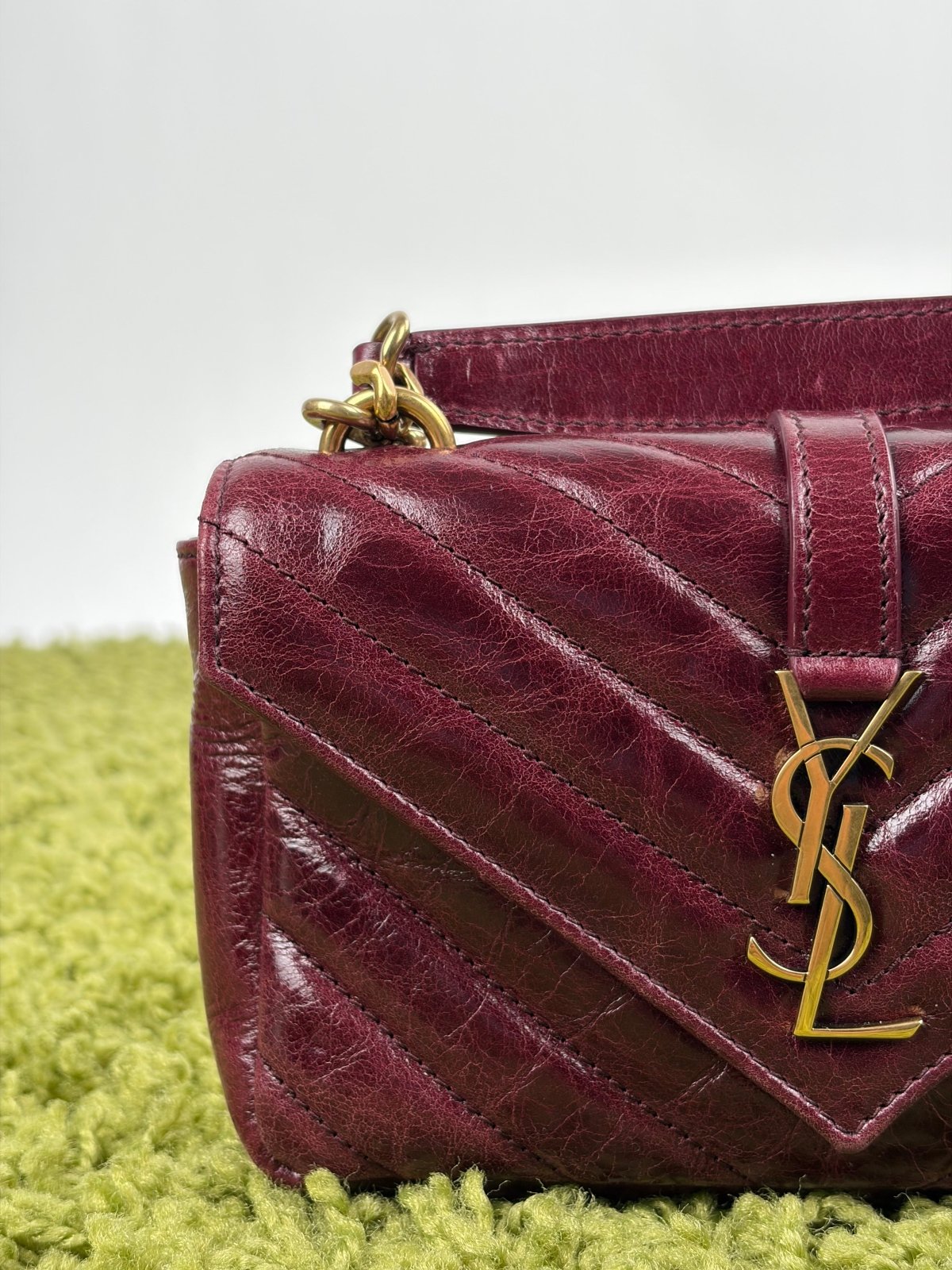 Borsa Yves Saint Laurent College Mini in Pelle Lucida Bordeaux - Second Hand Di Fiore