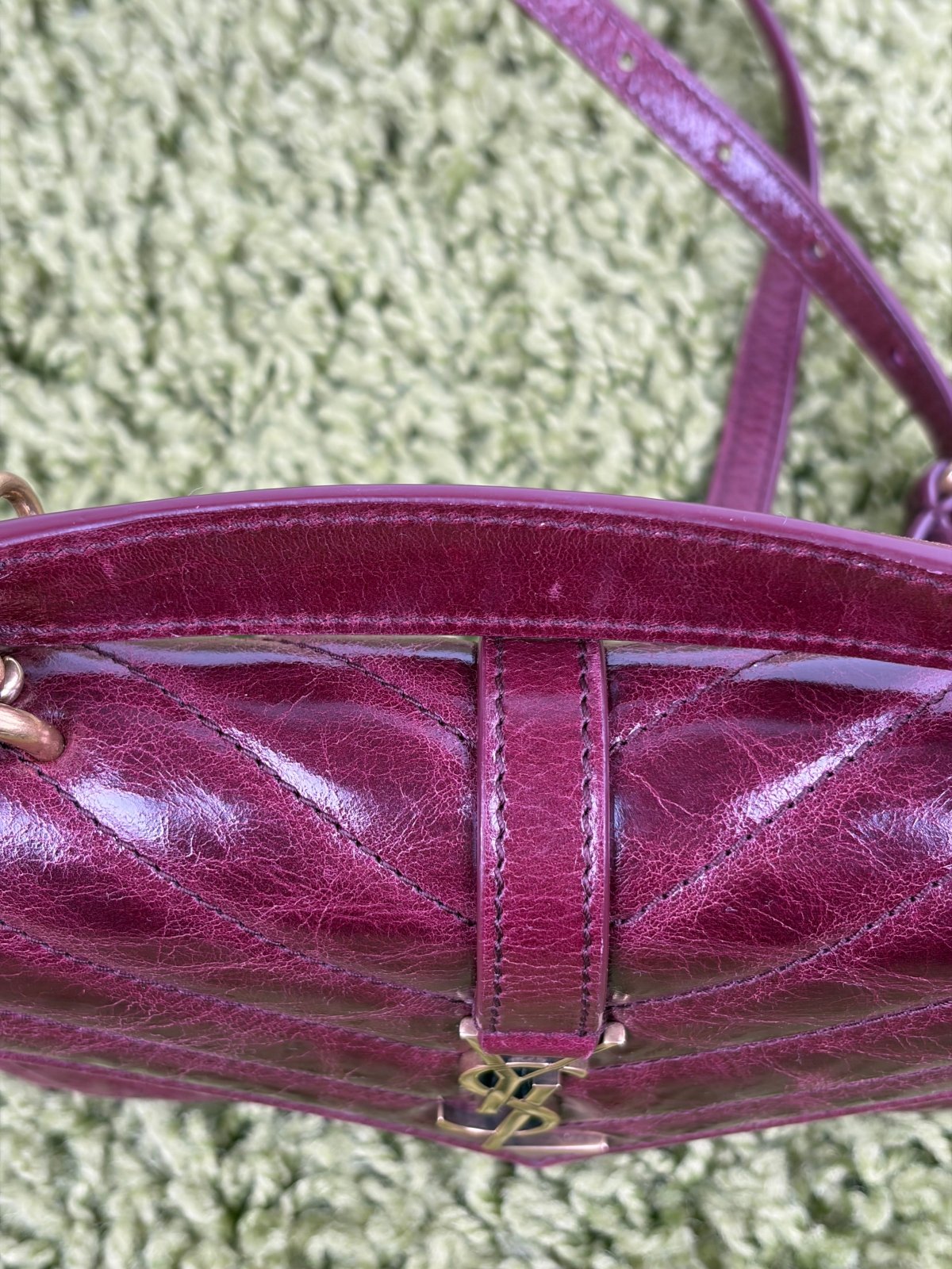 Borsa Yves Saint Laurent College Mini in Pelle Lucida Bordeaux - Second Hand Di Fiore