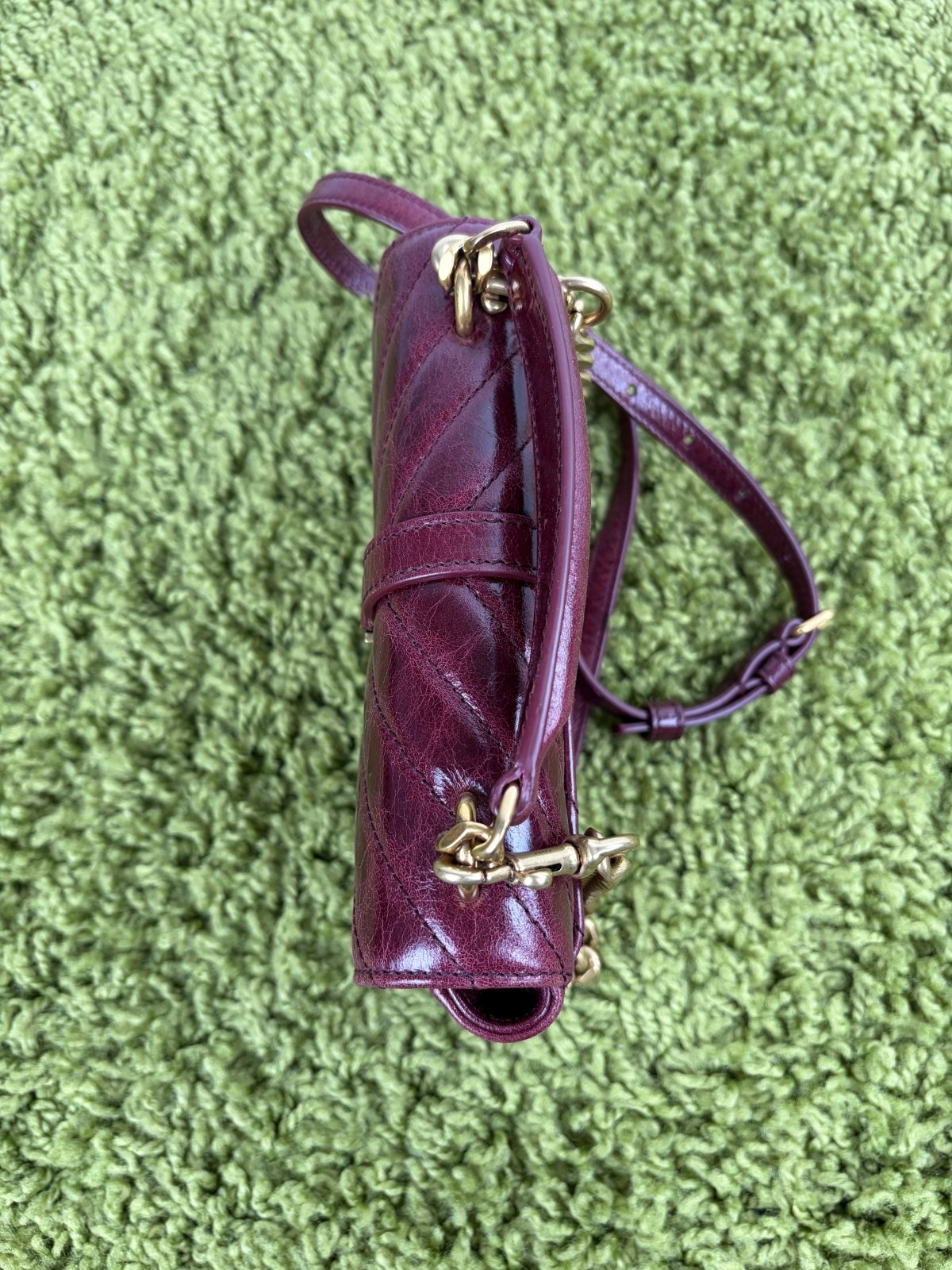 Borsa Yves Saint Laurent College Mini in Pelle Lucida Bordeaux - Second Hand Di Fiore