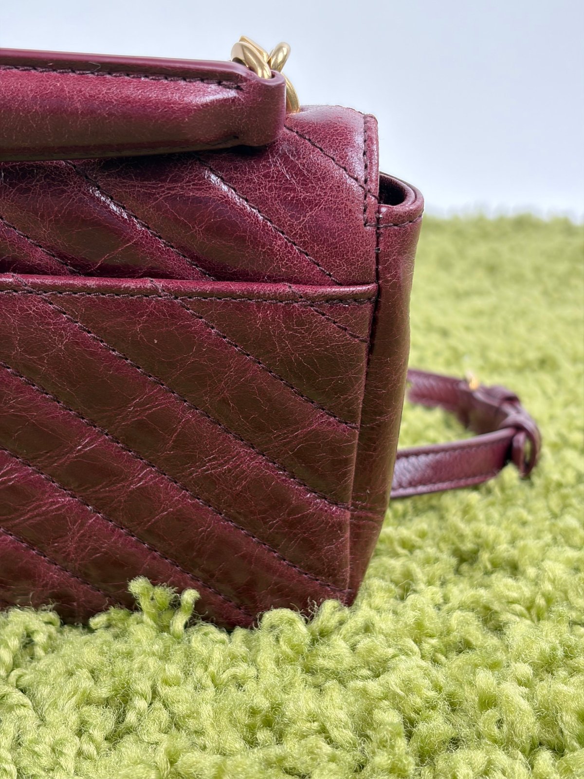Borsa Yves Saint Laurent College Mini in Pelle Lucida Bordeaux - Second Hand Di Fiore