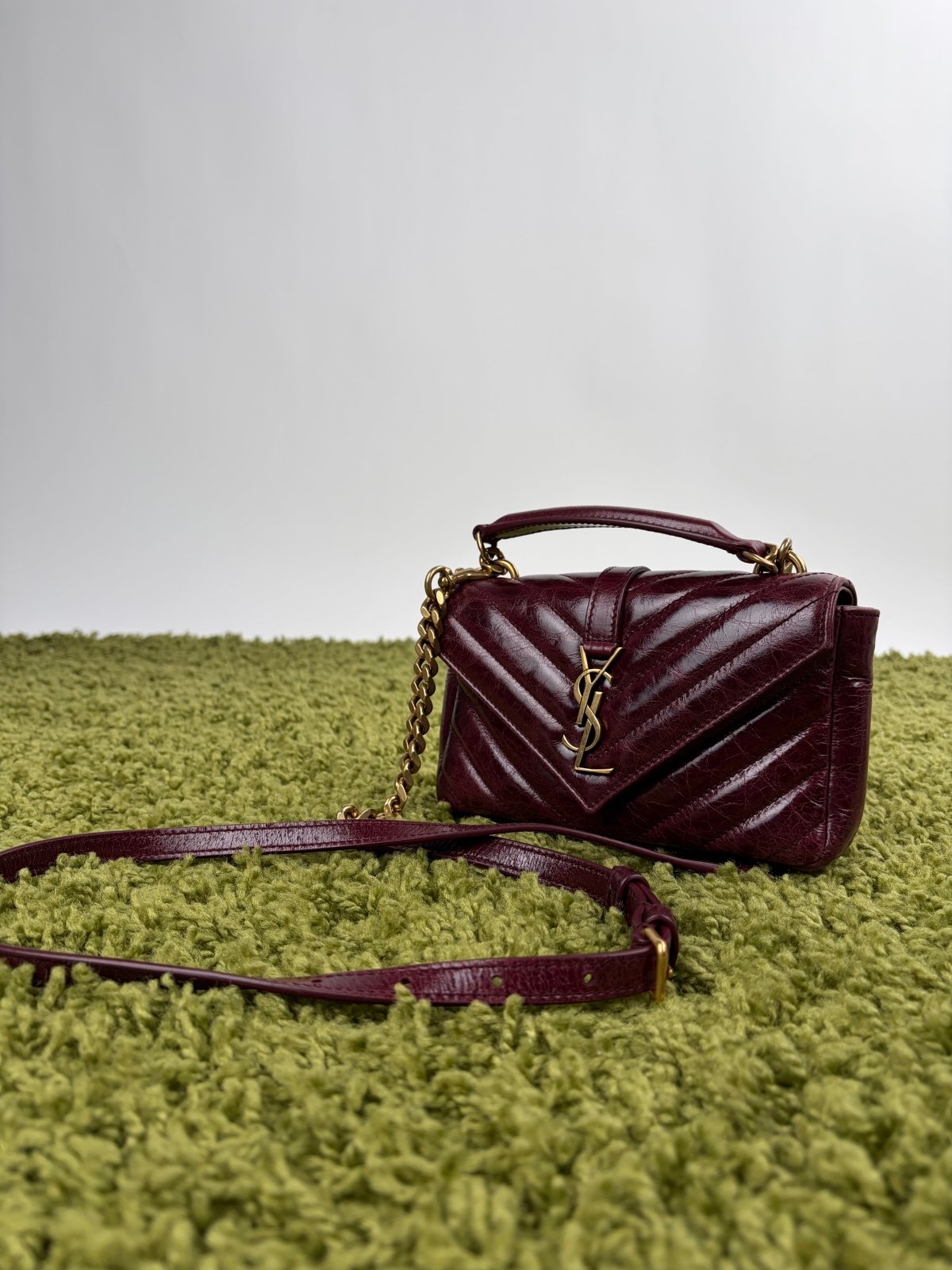 Borsa Yves Saint Laurent College Mini in Pelle Lucida Bordeaux - Second Hand Di Fiore