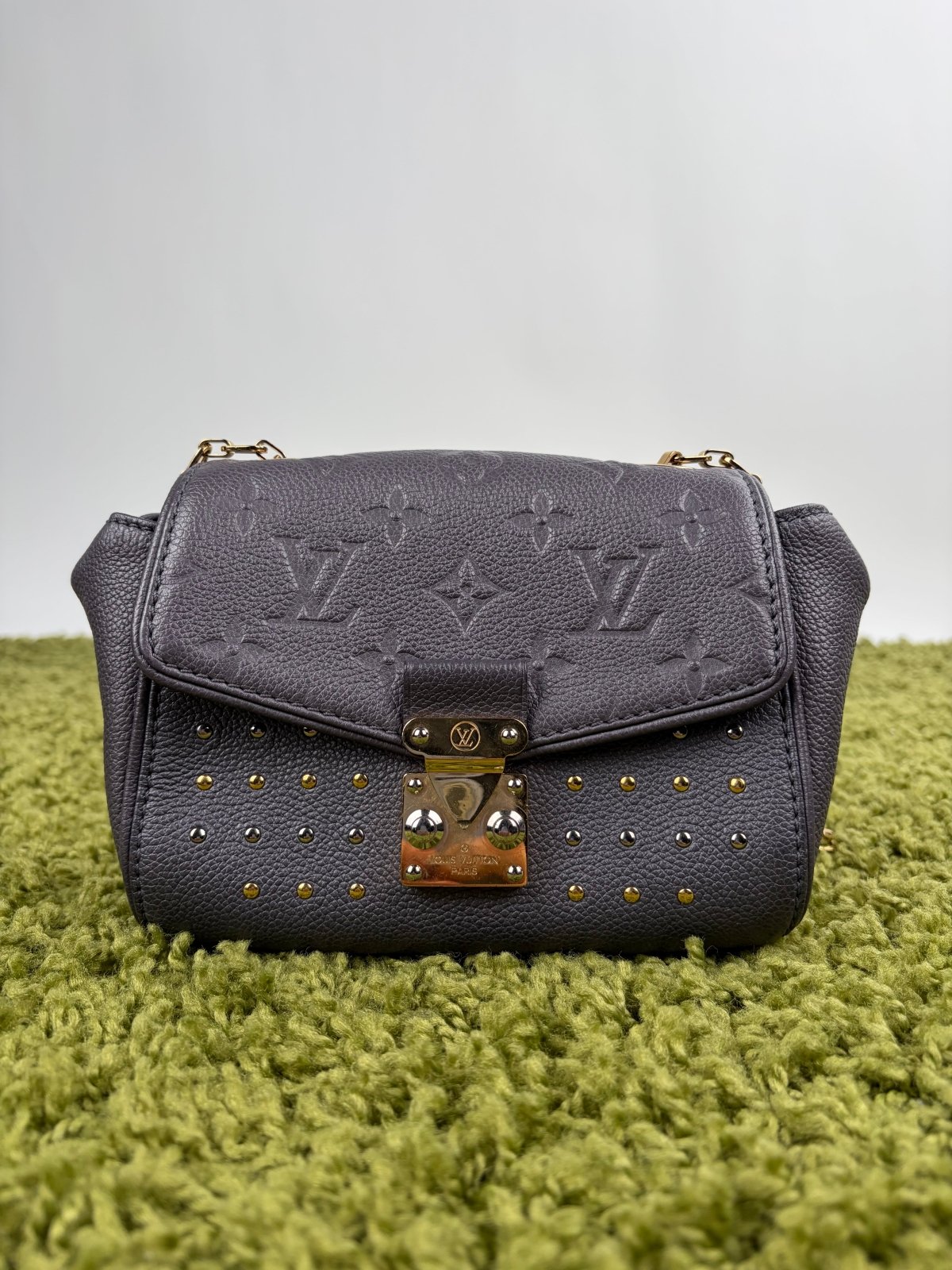 Borsa Louis Vuitton Saint German BB Studded Monogram Empreinte Grigia - Second Hand Di Fiore