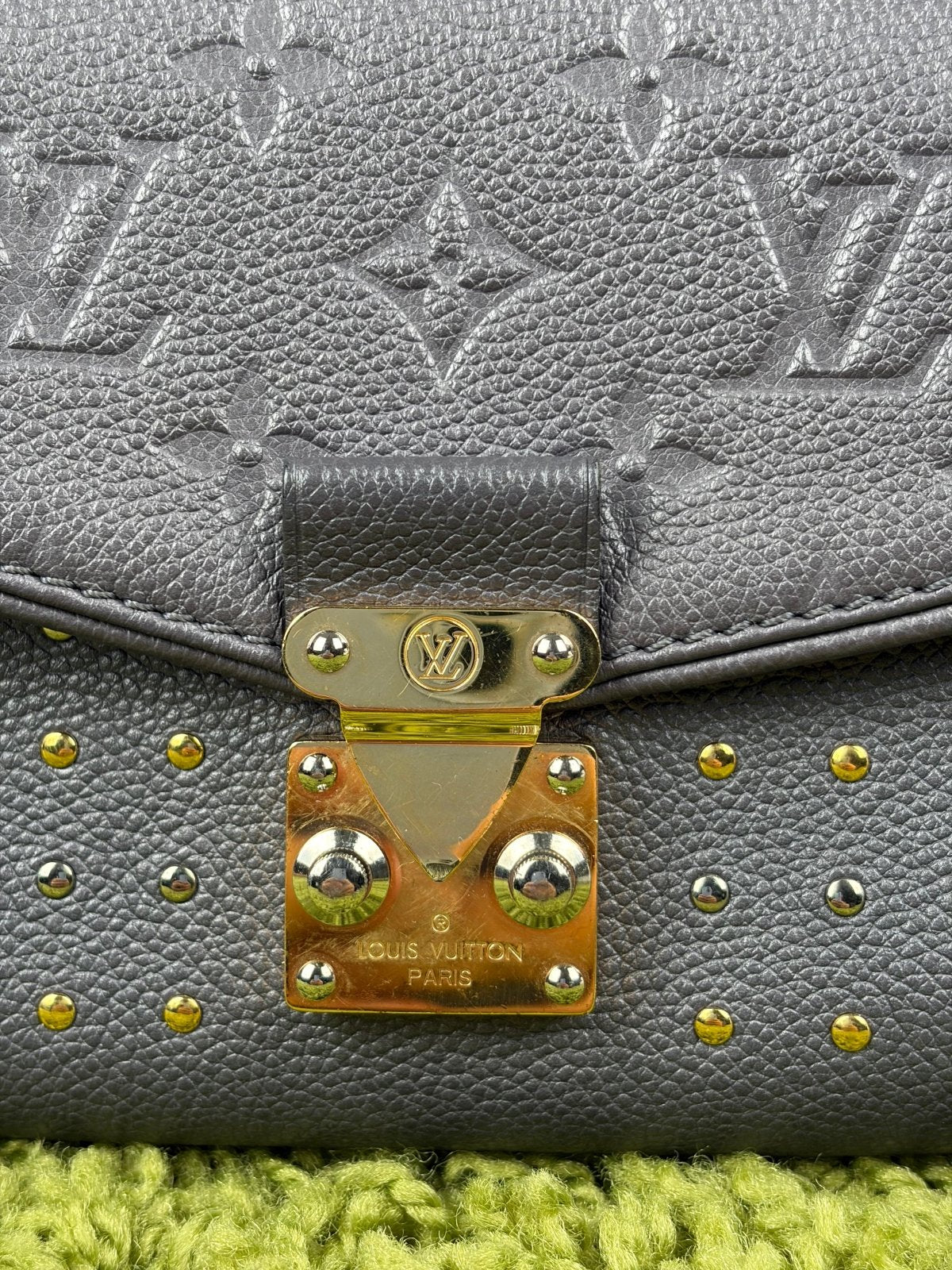 Borsa Louis Vuitton Saint German BB Studded Monogram Empreinte Grigia - Second Hand Di Fiore