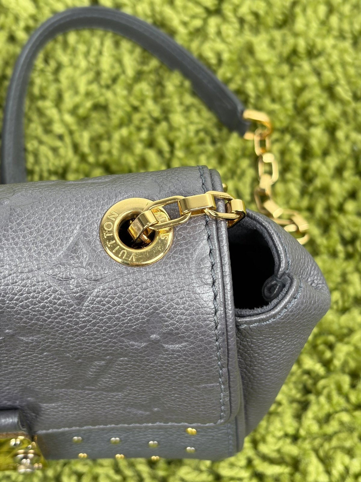 Borsa Louis Vuitton Saint German BB Studded Monogram Empreinte Grigia - Second Hand Di Fiore