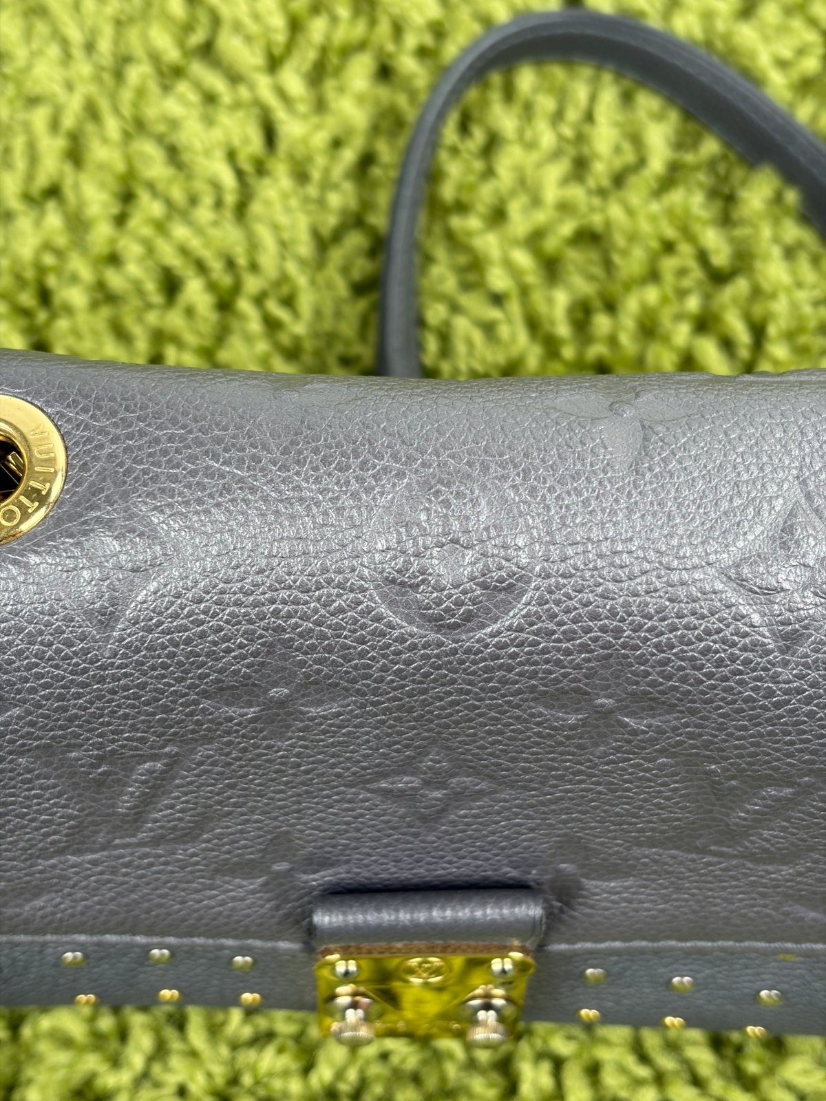 Borsa Louis Vuitton Saint German BB Studded Monogram Empreinte Grigia - Second Hand Di Fiore