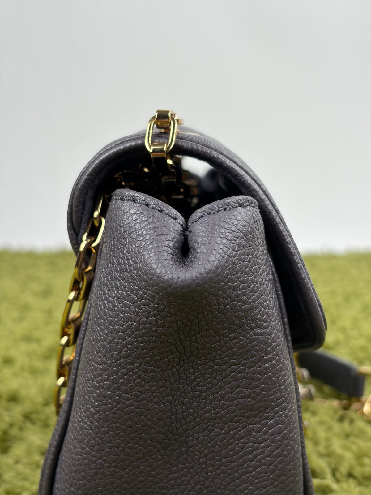 Borsa Louis Vuitton Saint German BB Studded Monogram Empreinte Grigia - Second Hand Di Fiore
