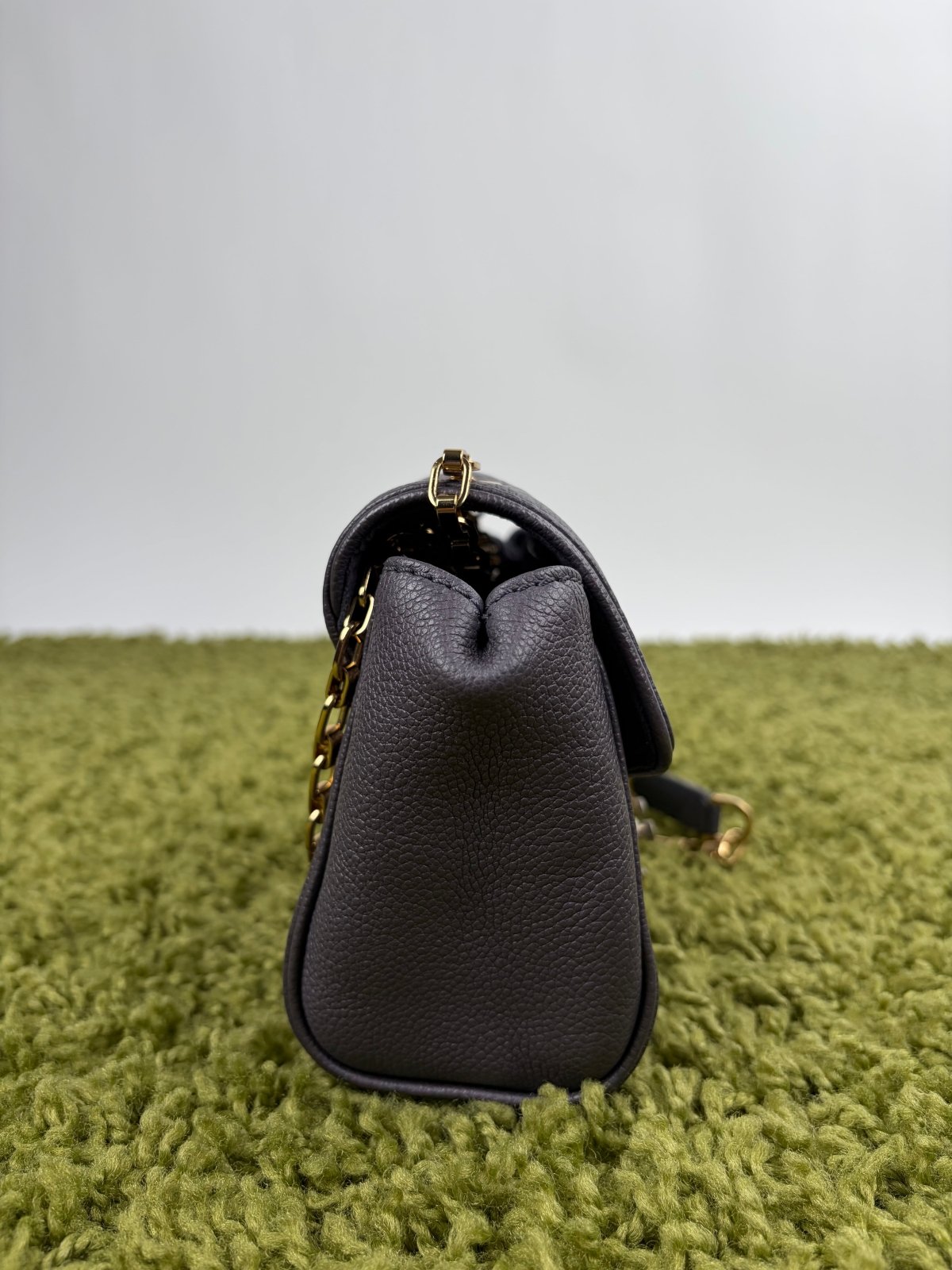 Borsa Louis Vuitton Saint German BB Studded Monogram Empreinte Grigia - Second Hand Di Fiore