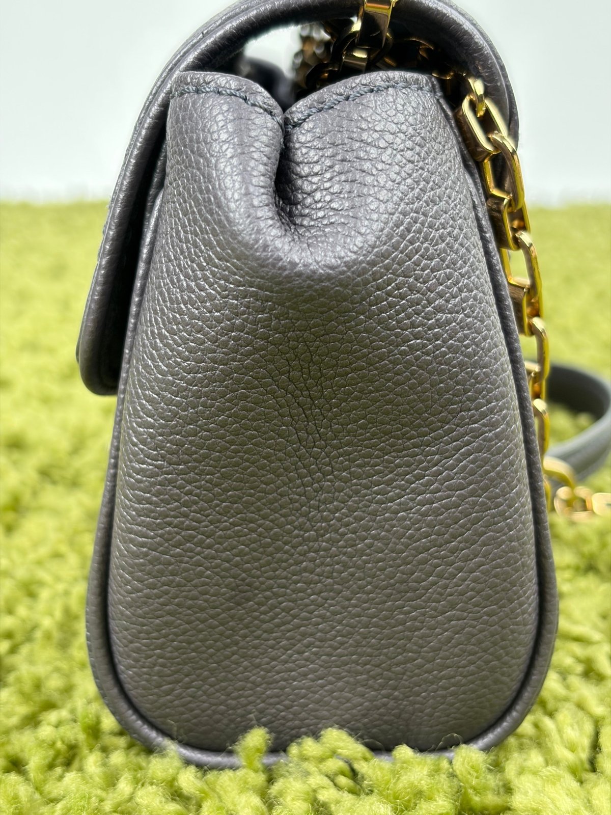 Borsa Louis Vuitton Saint German BB Studded Monogram Empreinte Grigia - Second Hand Di Fiore